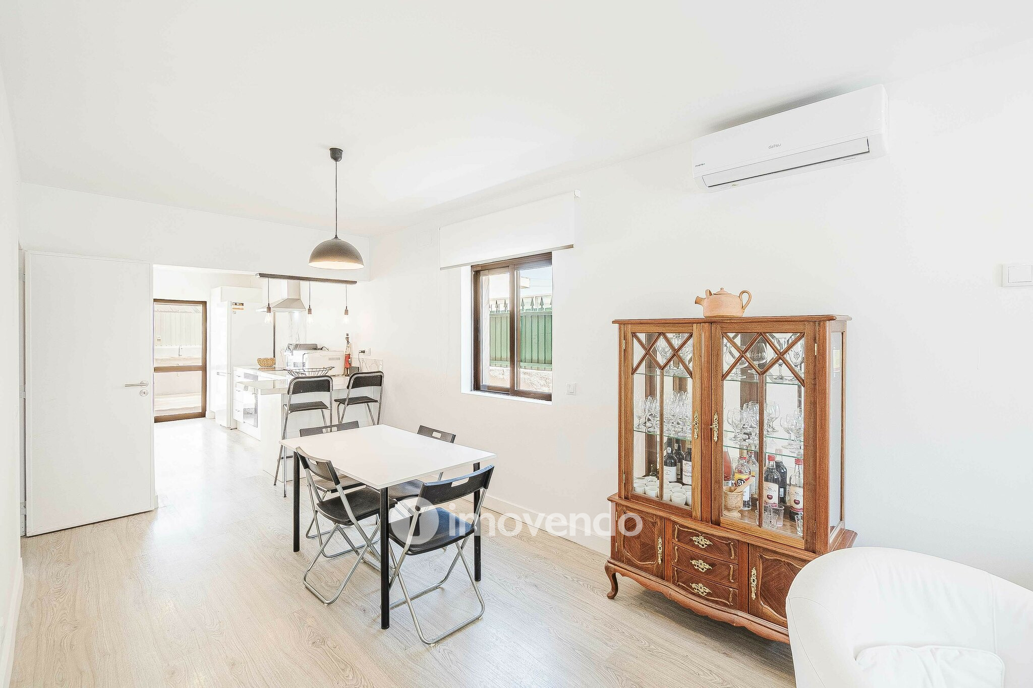 Moradia T2+1, totalmente remodelada, em São Domingos de Rana