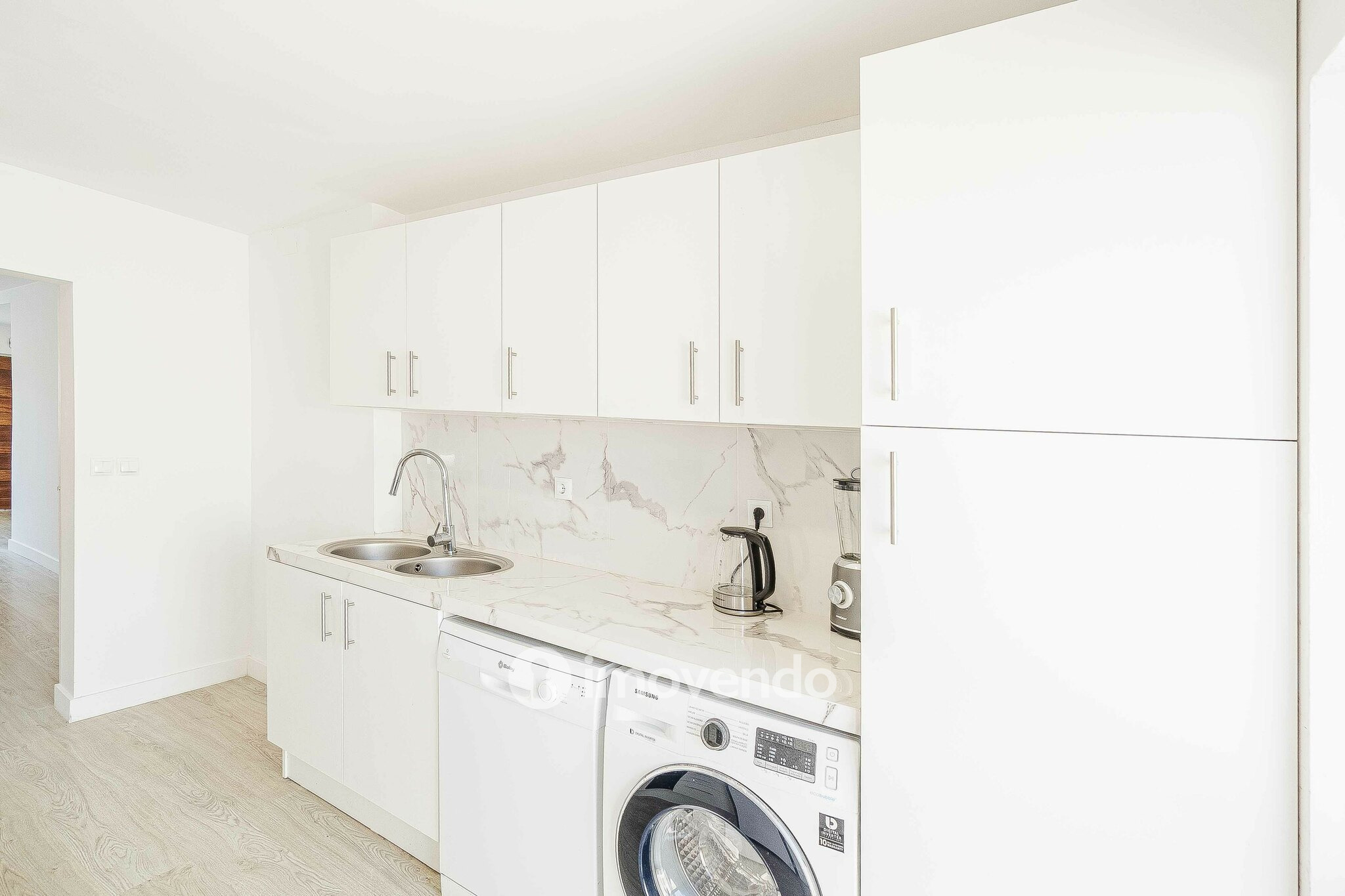 Moradia T2+1, totalmente remodelada, em São Domingos de Rana