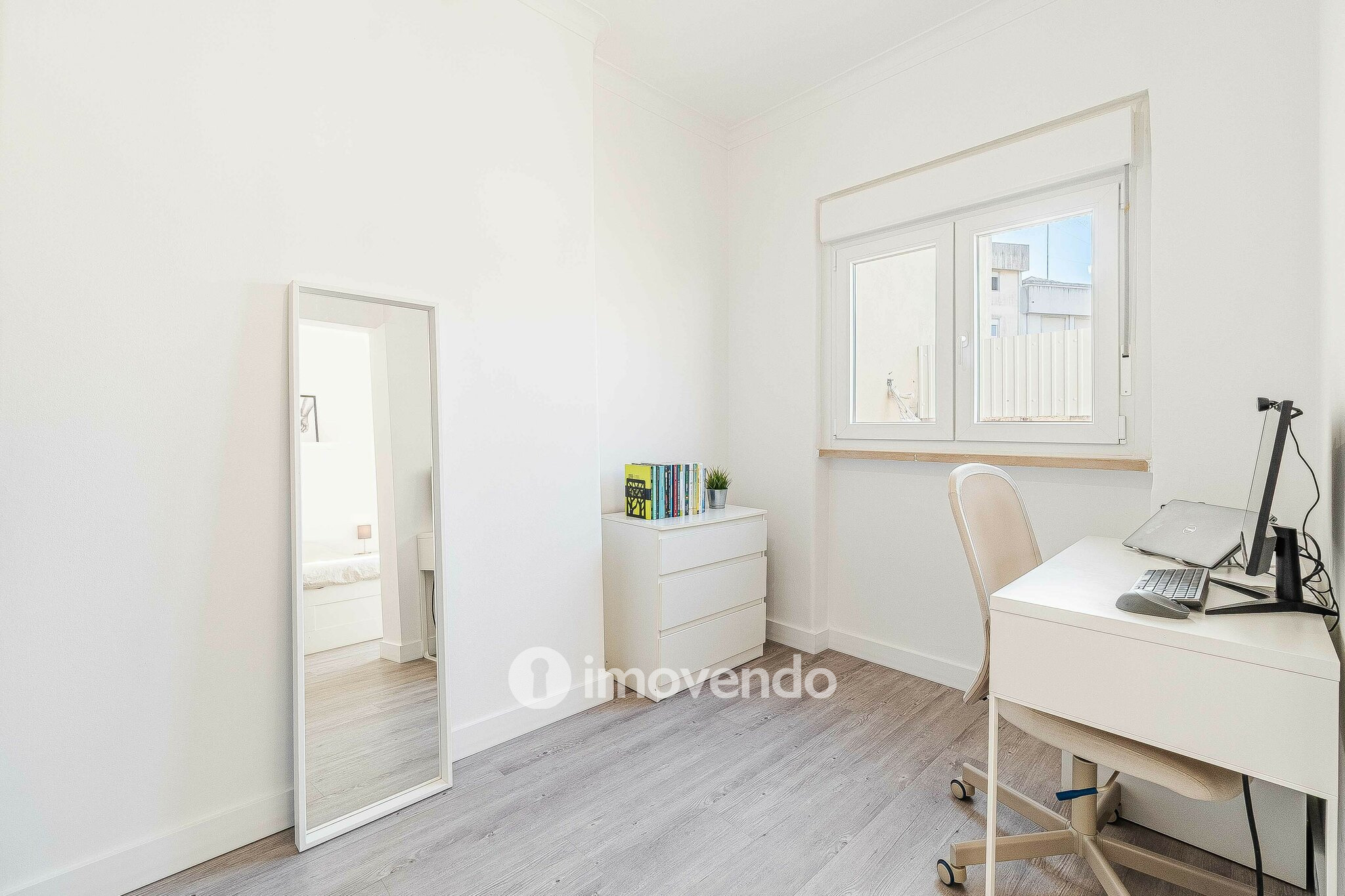 Apartamento T1+1 com terraço de 27m², no Pendão, em Queluz