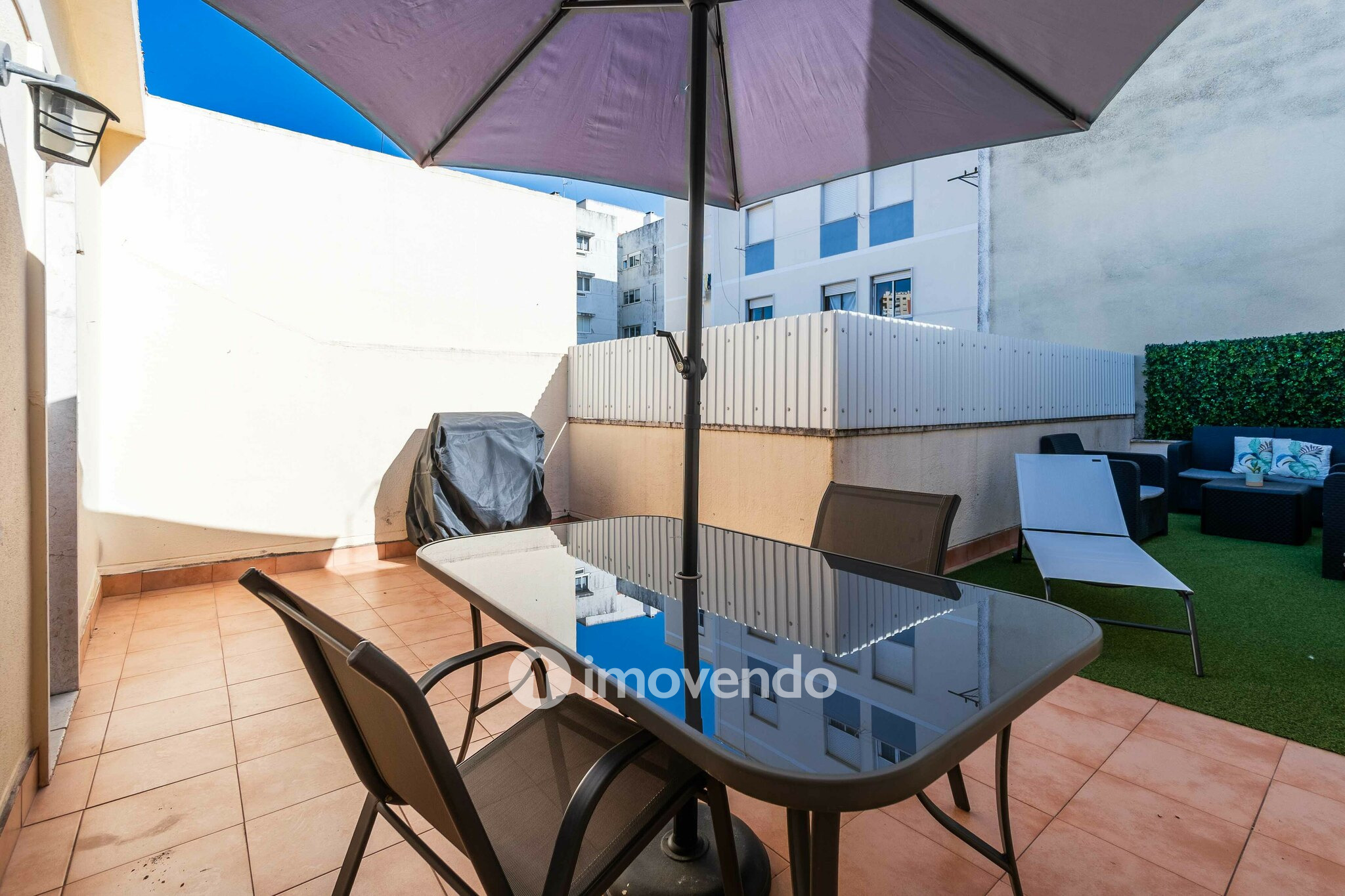Apartamento T1+1 com terraço de 27m², no Pendão, em Queluz