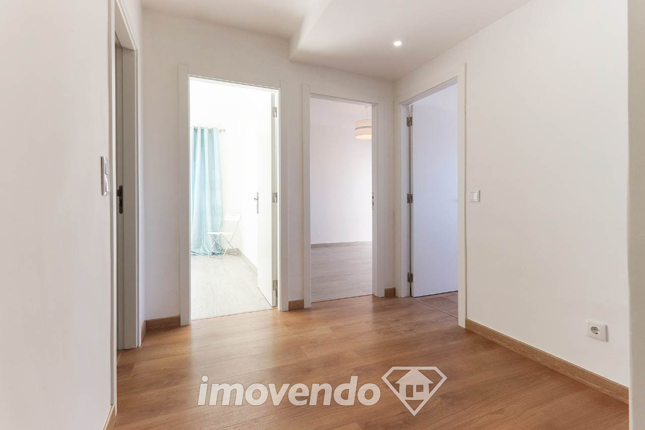 Apartamento T2 renovado, perto dos acessos a Lisboa e Sintra, em Belas