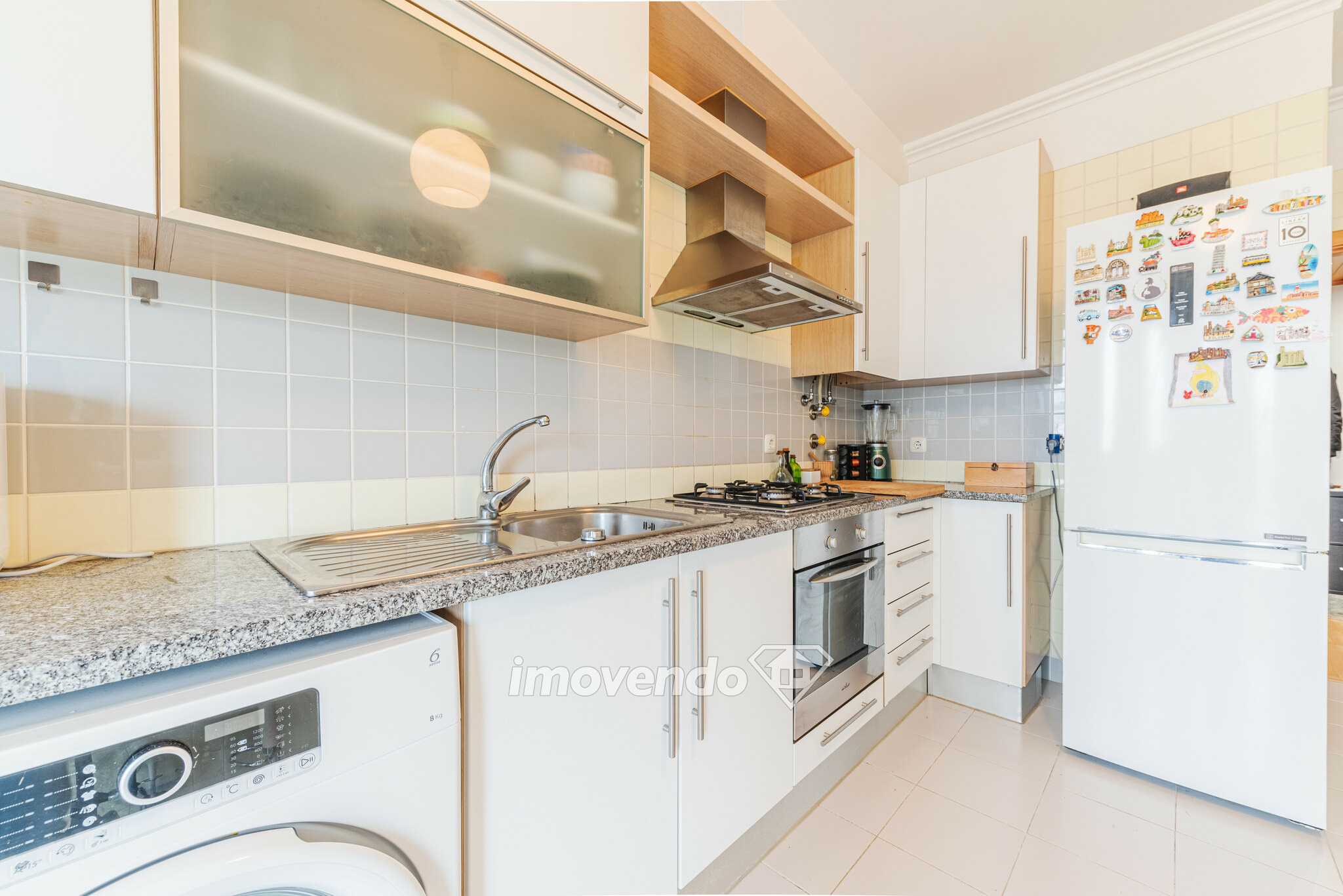 Apartamento T1 com garagem e cozinha equipada, em São Domingos de Rana