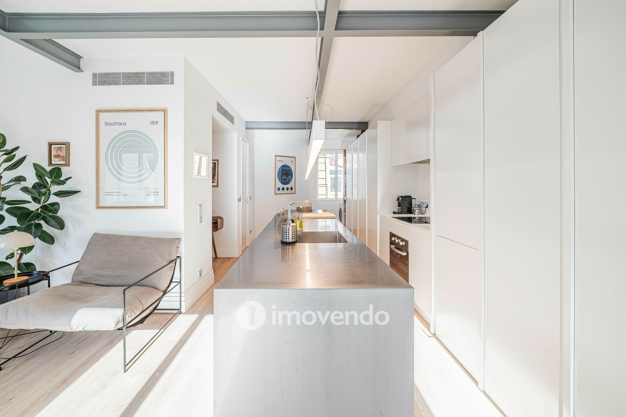 Apartamento T2 com cozinha equipada e mobilado, nas Amoreiras
