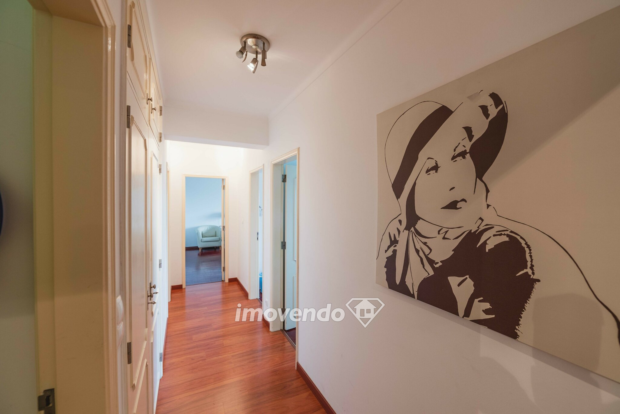 Apartamento T3 com garagem, perto dos acessos ao centro, em Sacavém