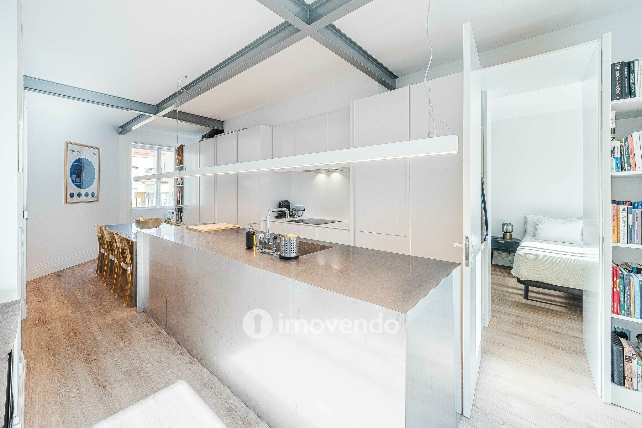 Apartamento T2 com cozinha equipada e mobilado, nas Amoreiras