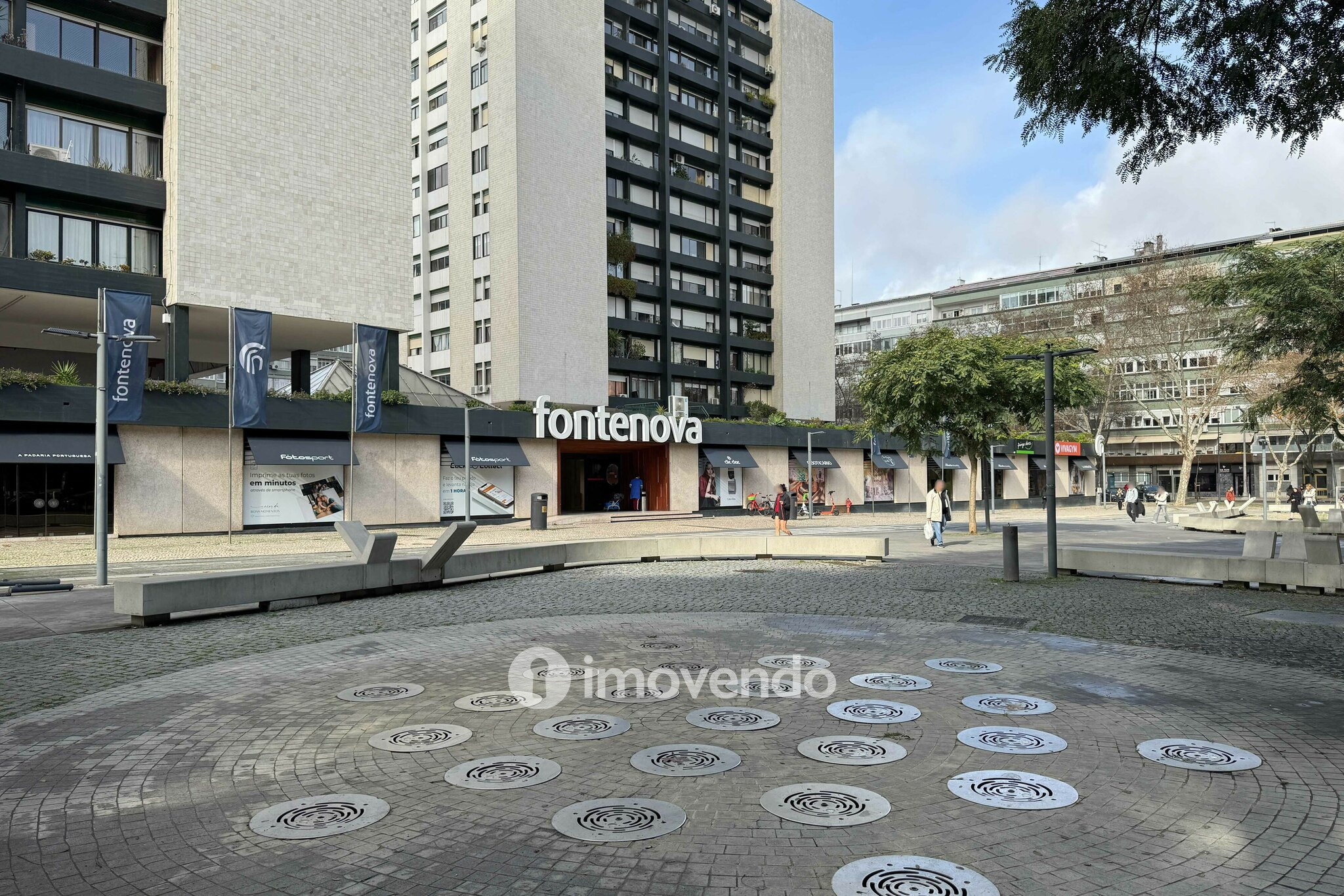 Apartamento T3 com áreas amplas, junto ao Fonte Nova, em Benfica