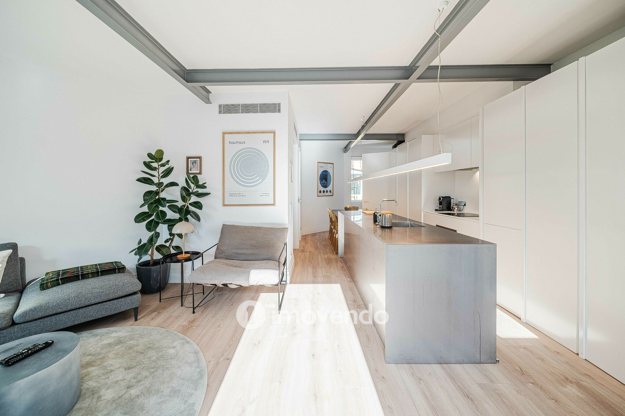 Apartamento T2 com cozinha equipada e mobilado, nas Amoreiras