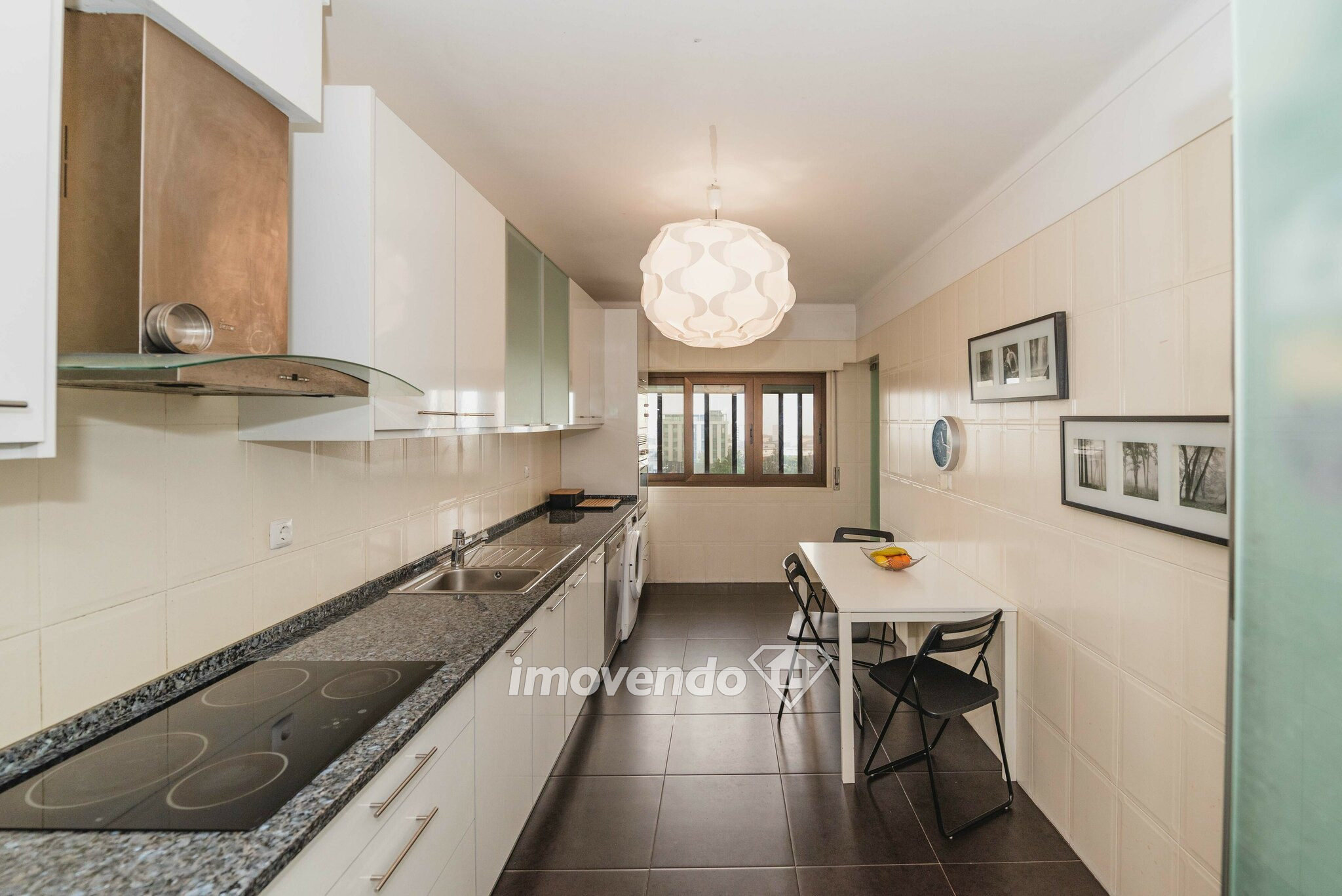 Apartamento T3 com garagem, perto dos acessos ao centro, em Sacavém