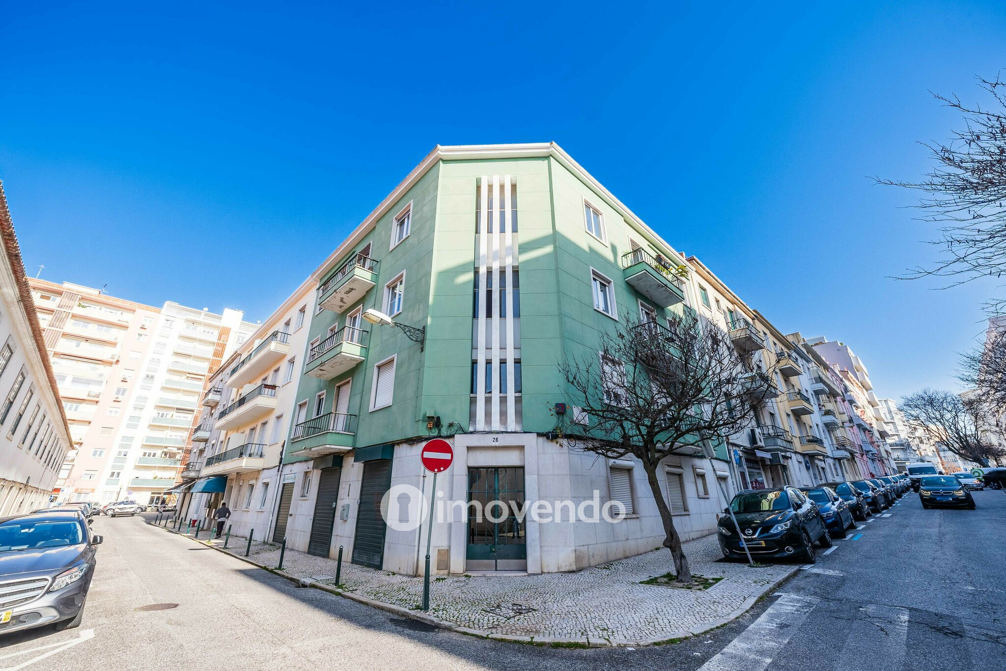 Apartamento T2 com cozinha equipada e mobilado, nas Amoreiras