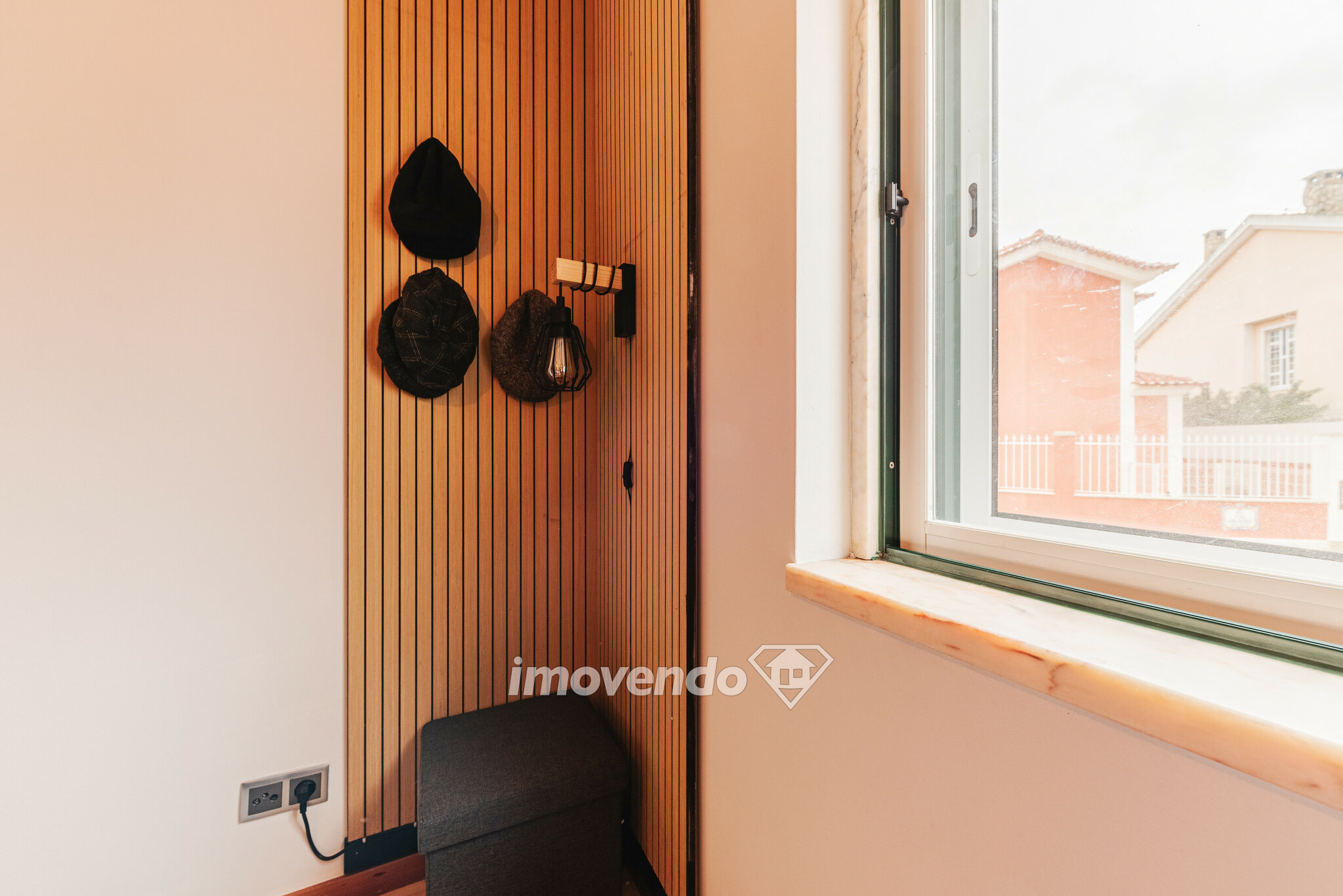 Apartamento T1 com garagem e cozinha equipada, em São Domingos de Rana