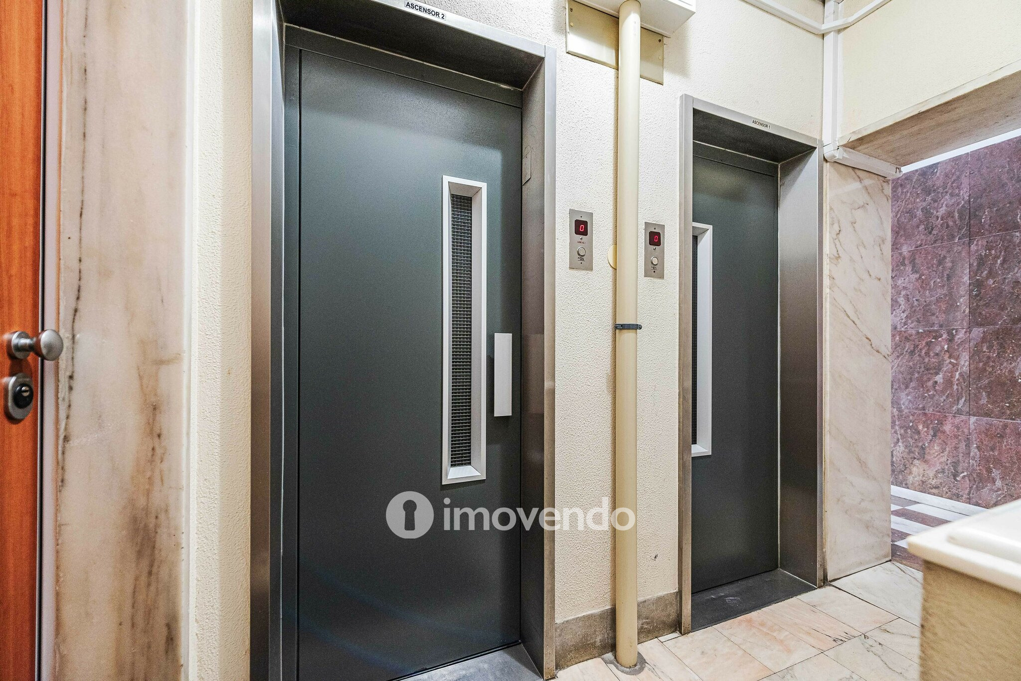 Apartamento T3 com áreas amplas, junto ao Fonte Nova, em Benfica