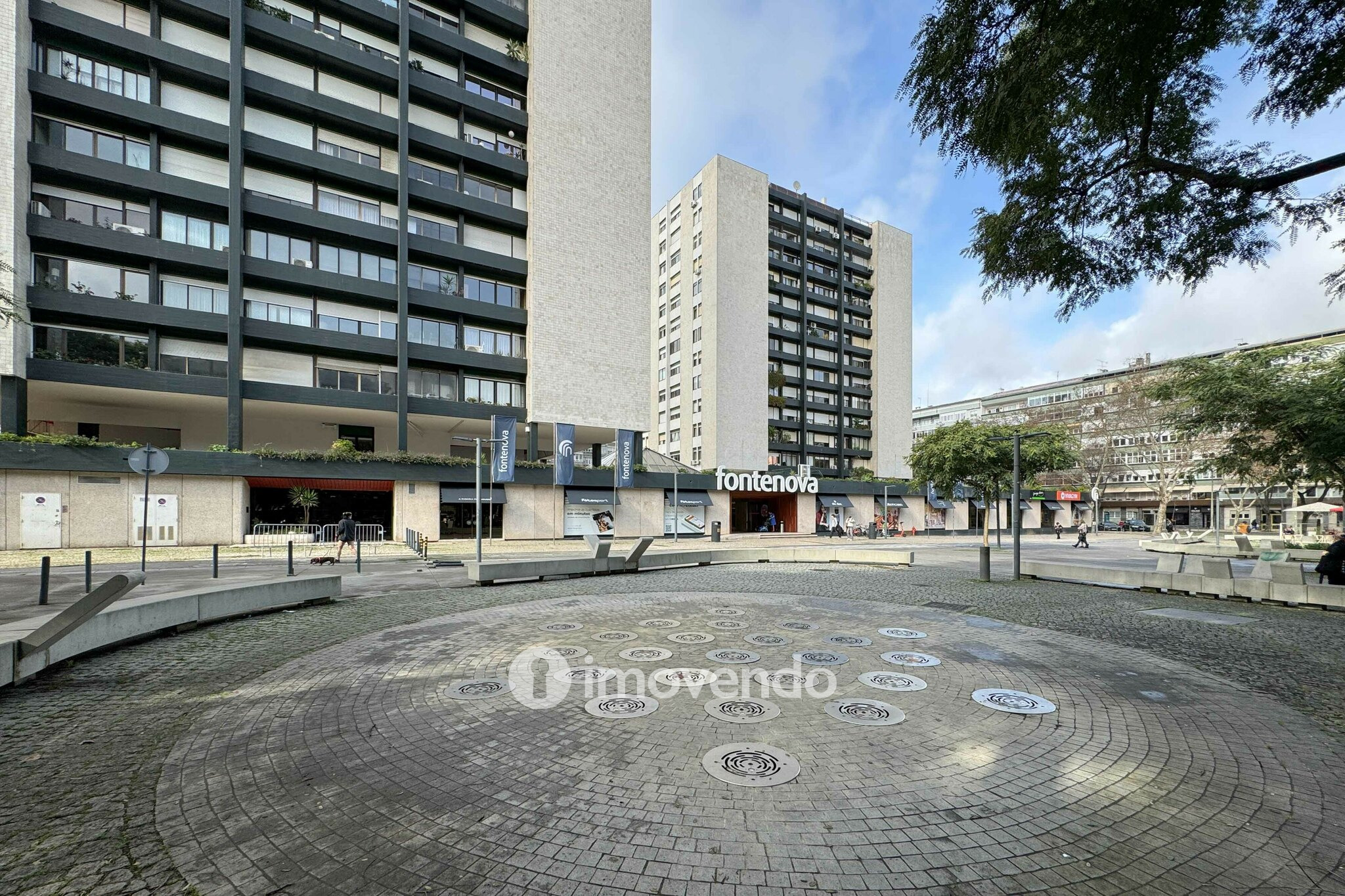 Apartamento T3 com áreas amplas, junto ao Fonte Nova, em Benfica