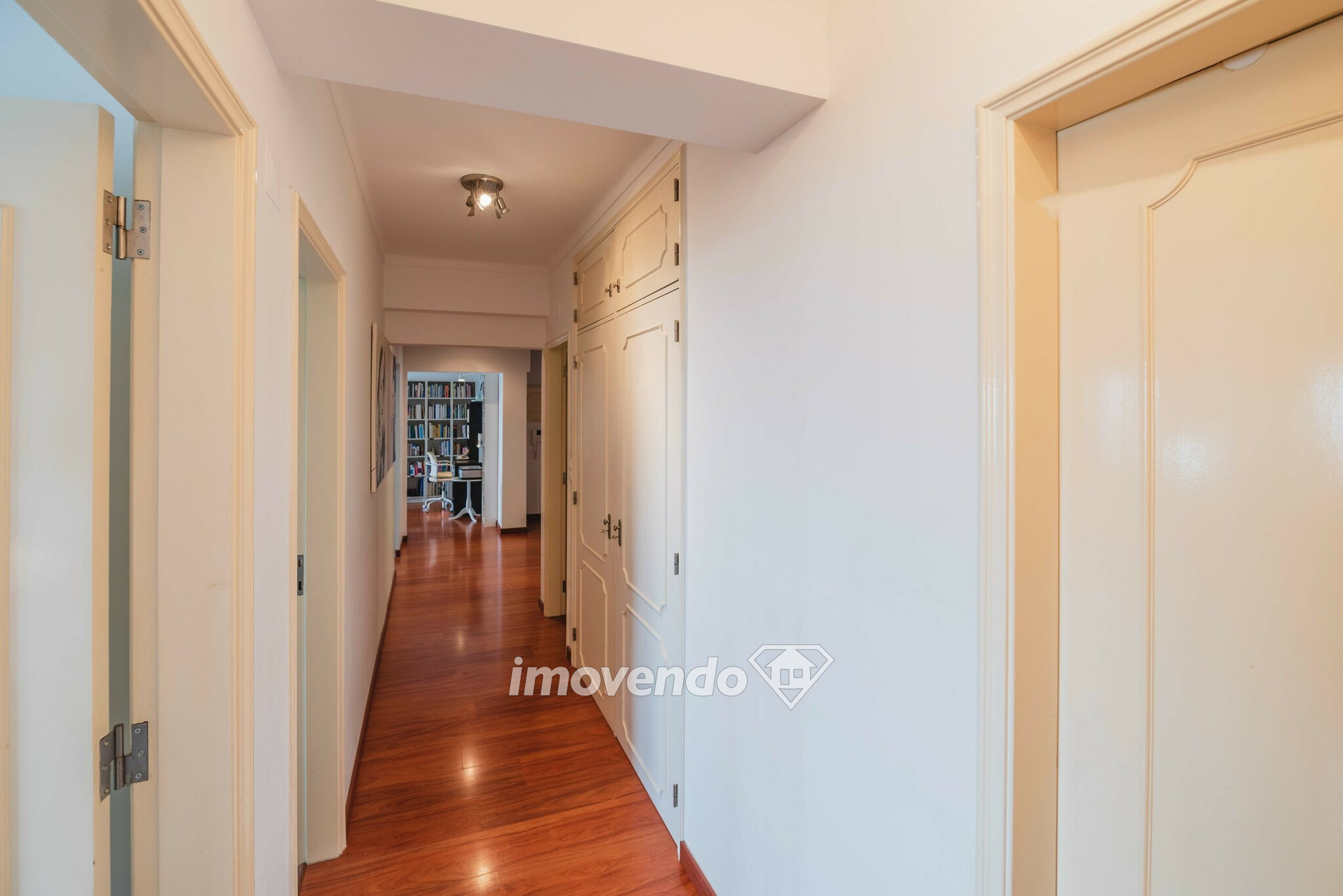 Apartamento T3 com garagem, perto dos acessos ao centro, em Sacavém