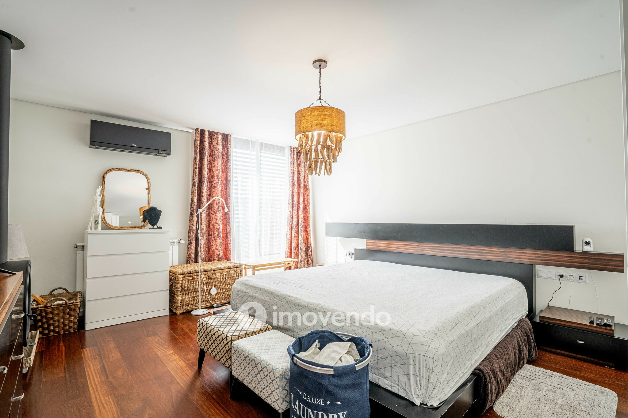 Moradia T4 de luxo, com piscina salinizada e aquecida, na Madalena