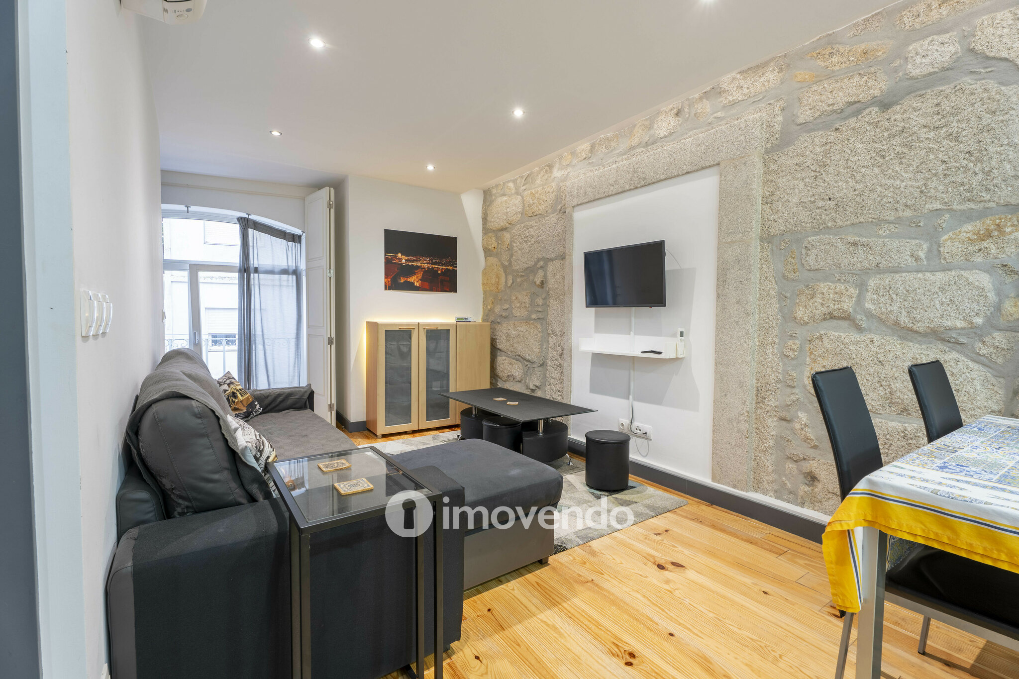 Apartamento T2 totalmente remodelado, no centro do Porto