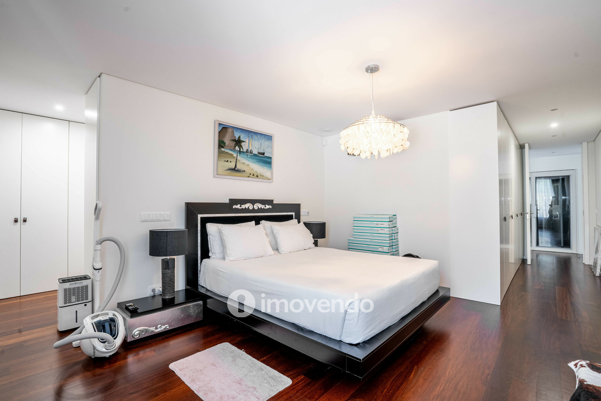 Moradia T4 de luxo, com piscina salinizada e aquecida, na Madalena