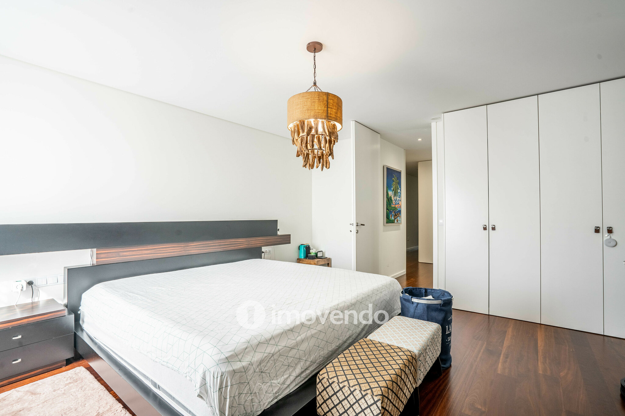 Moradia T4 de luxo, com piscina salinizada e aquecida, na Madalena