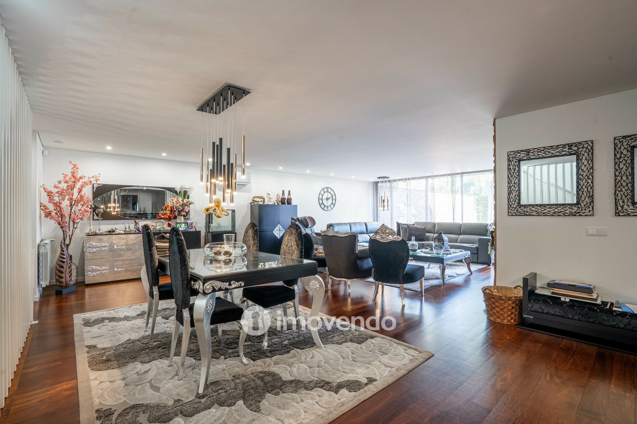 Moradia T4 de luxo, com piscina salinizada e aquecida, na Madalena