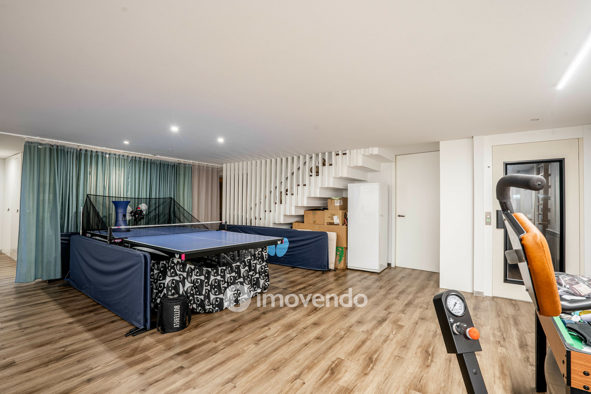 Moradia T4 de luxo, com piscina salinizada e aquecida, na Madalena