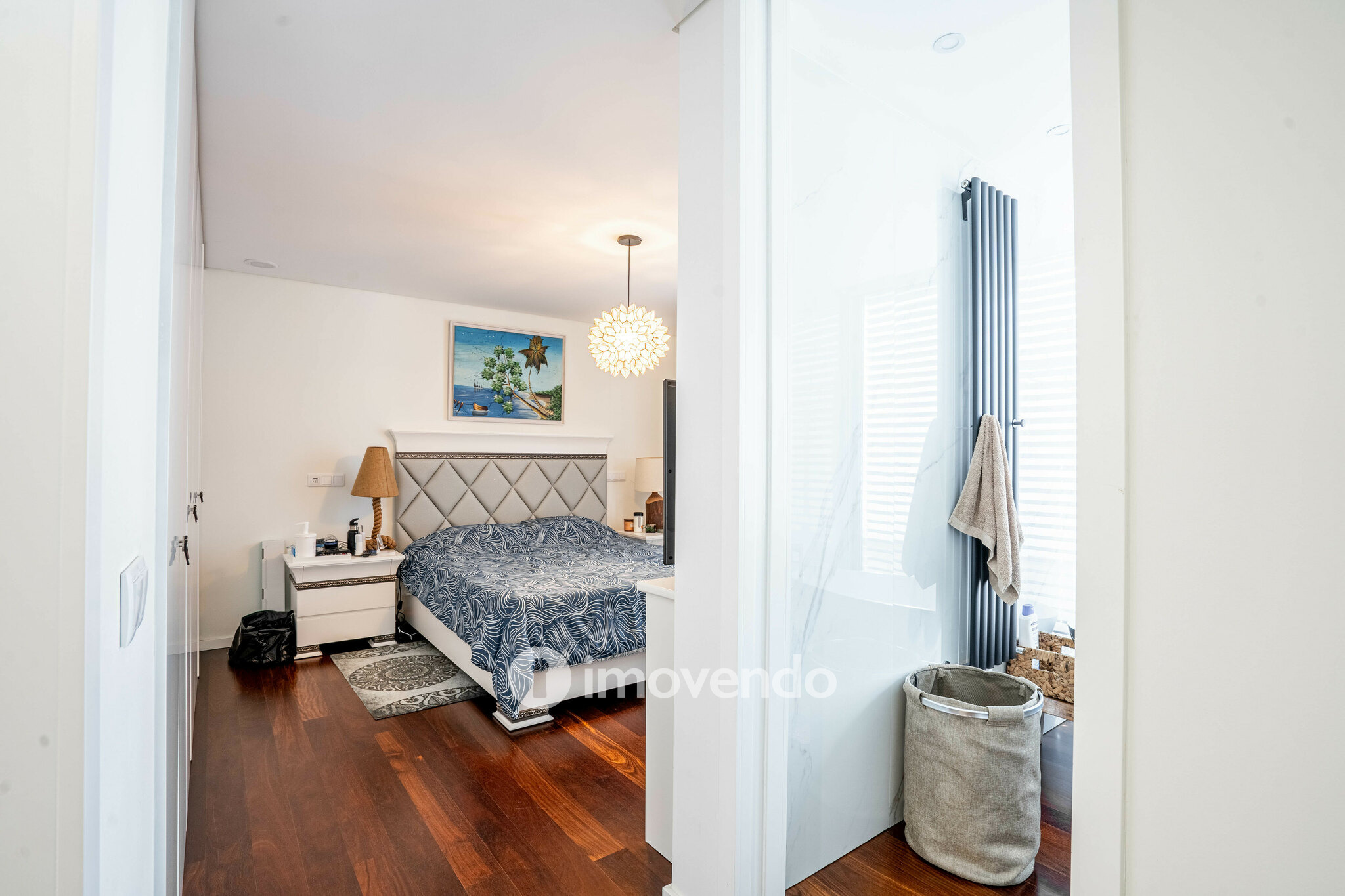 Moradia T4 de luxo, com piscina salinizada e aquecida, na Madalena