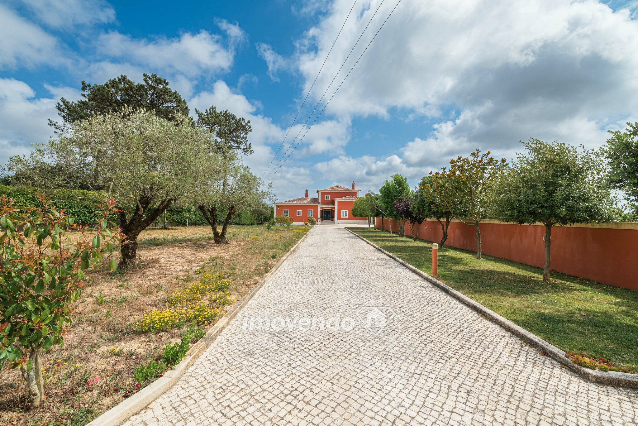 Moradia de luxo T4 exclusiva, com piscina e três garagens, em Mafra