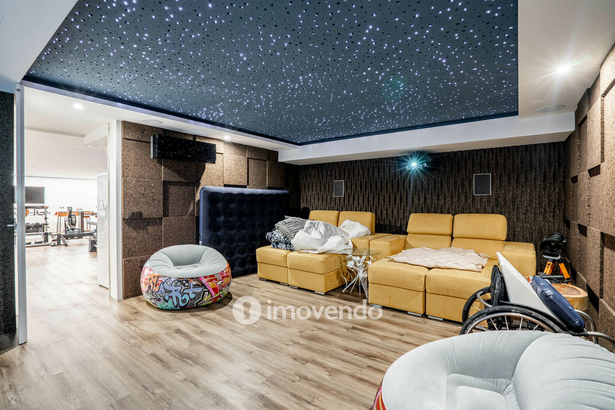 Moradia T4 de luxo, com piscina salinizada e aquecida, na Madalena