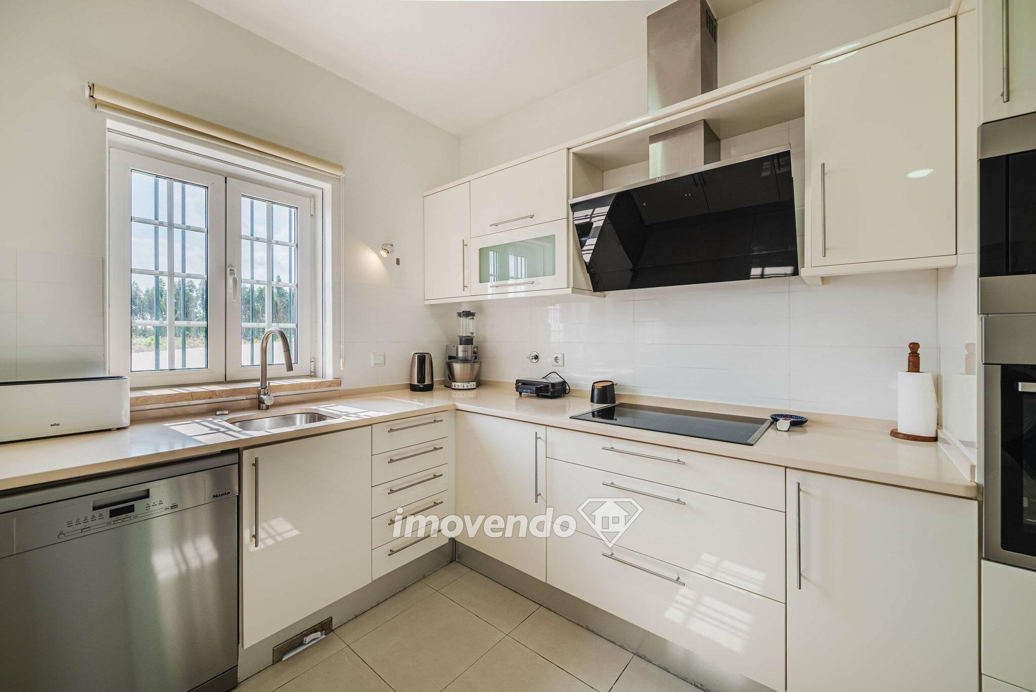Moradia de luxo T4 exclusiva, com piscina e três garagens, em Mafra