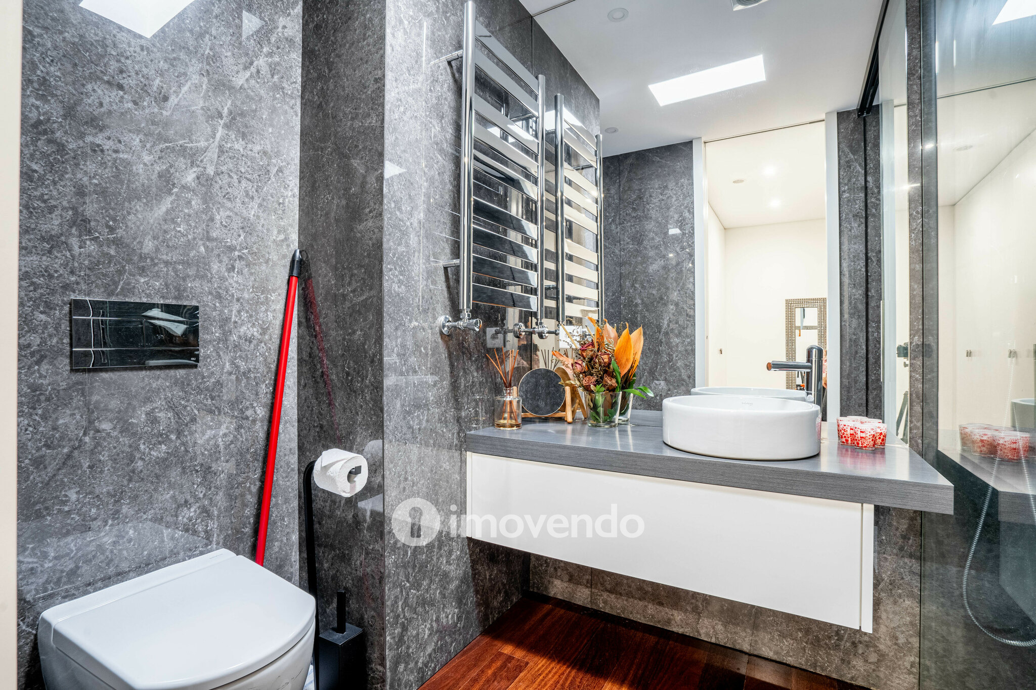 Moradia T4 de luxo, com piscina salinizada e aquecida, na Madalena