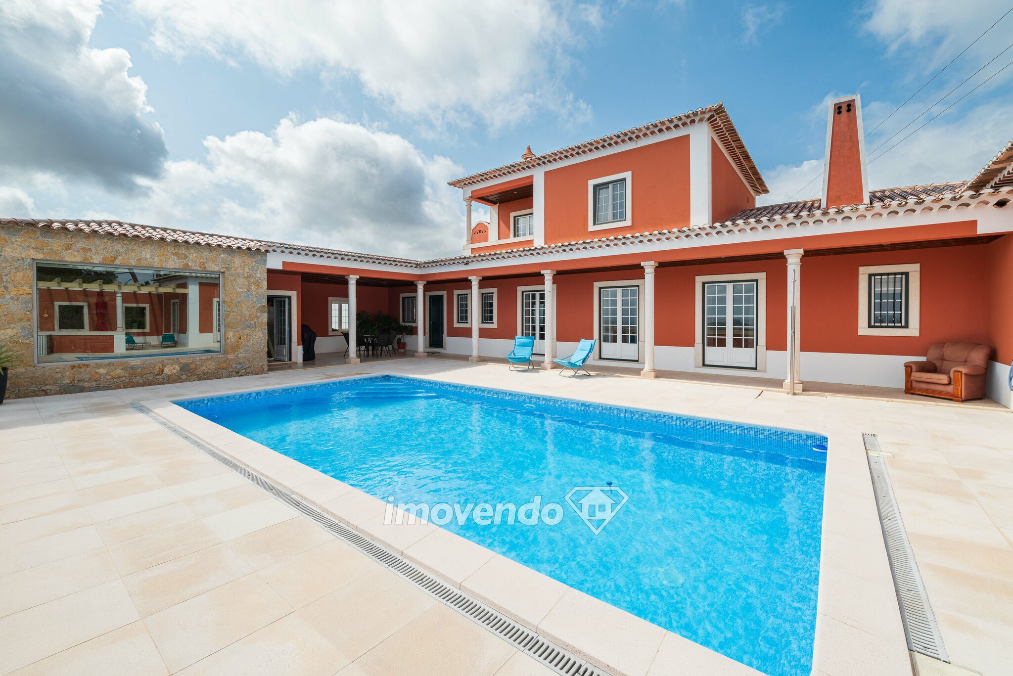 Moradia de luxo T4 exclusiva, com piscina e três garagens, em Mafra