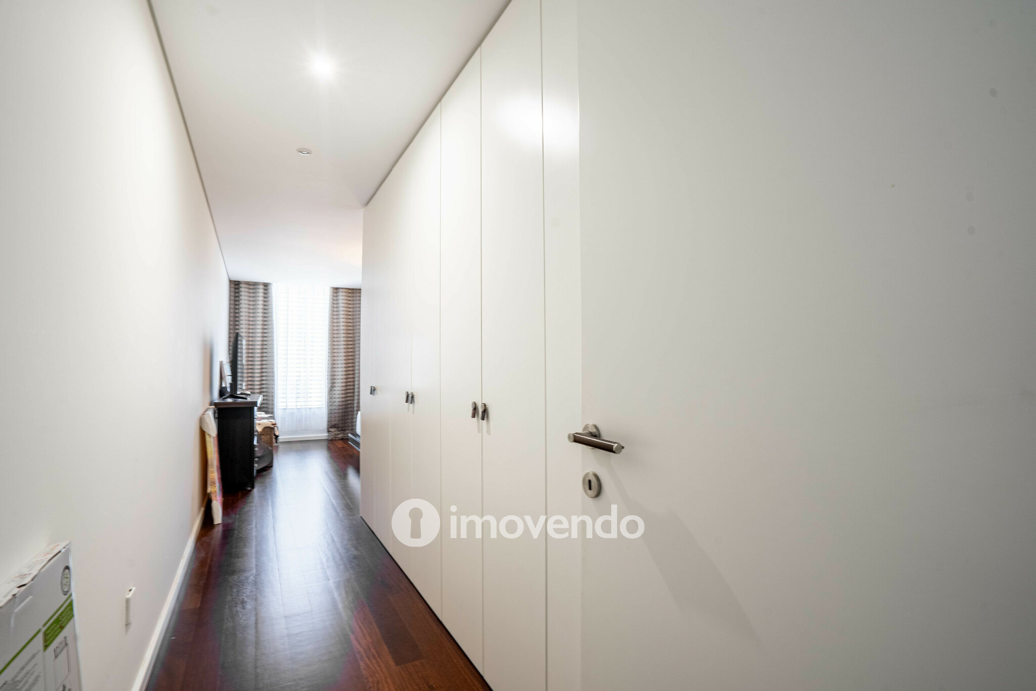 Moradia T4 de luxo, com piscina salinizada e aquecida, na Madalena