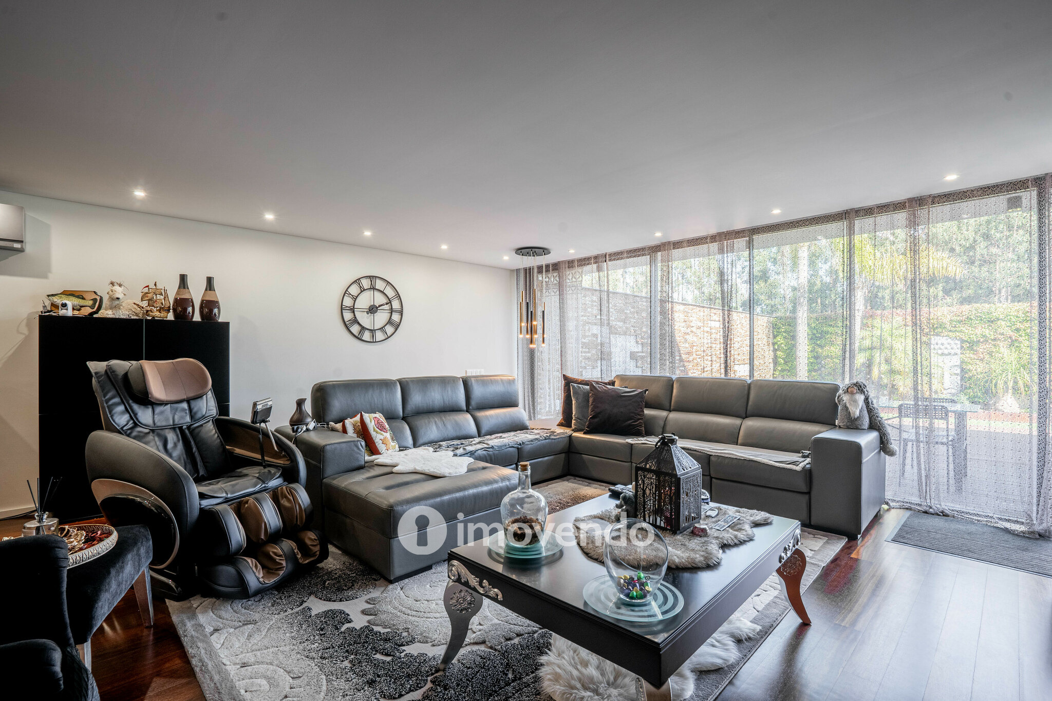 Moradia T4 de luxo, com piscina salinizada e aquecida, na Madalena