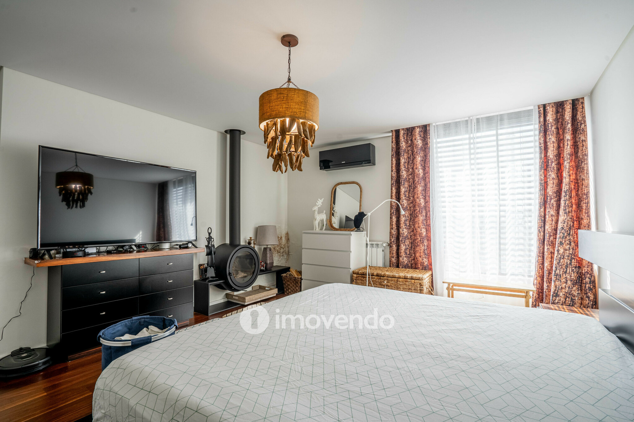 Moradia T4 de luxo, com piscina salinizada e aquecida, na Madalena