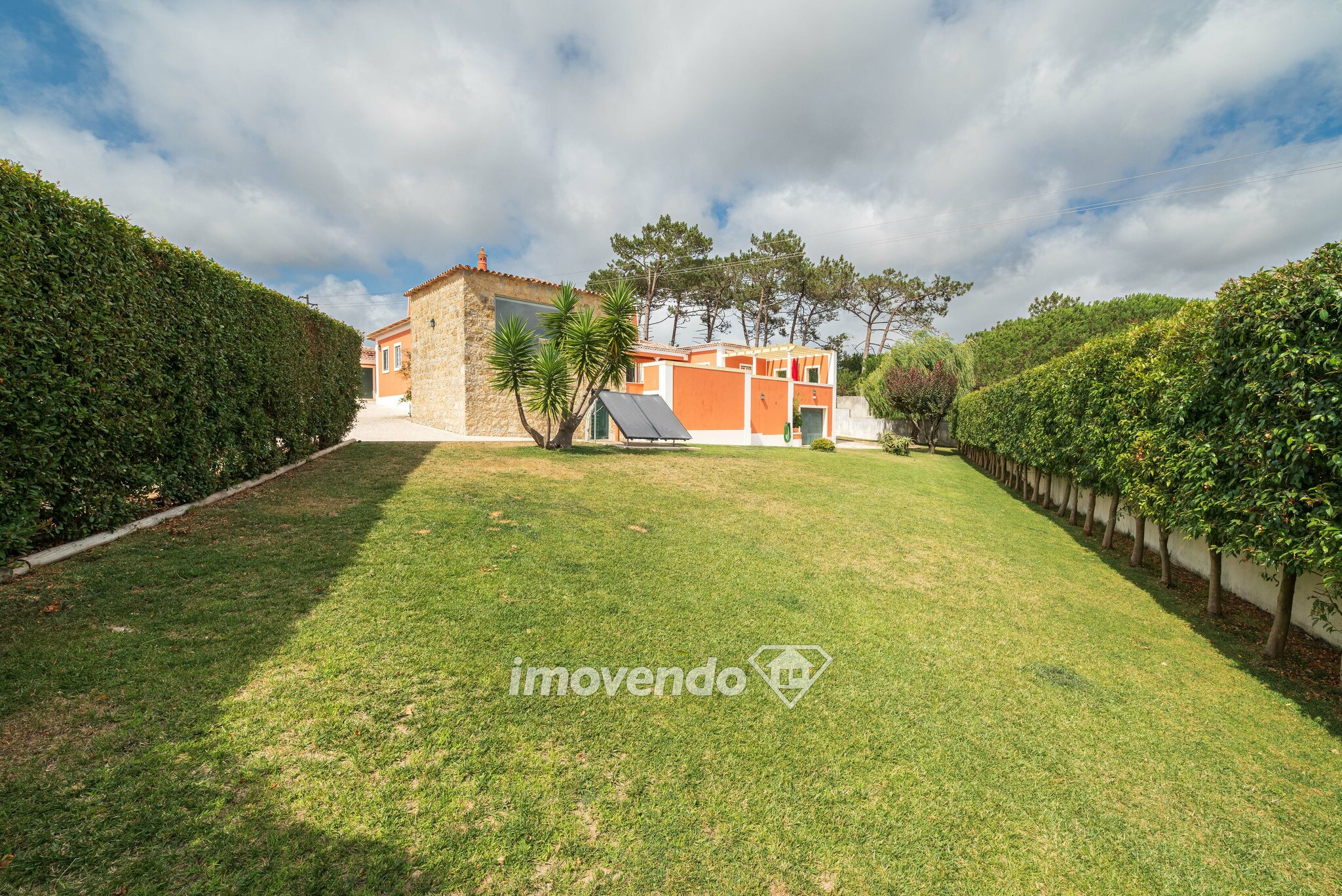 Moradia de luxo T4 exclusiva, com piscina e três garagens, em Mafra