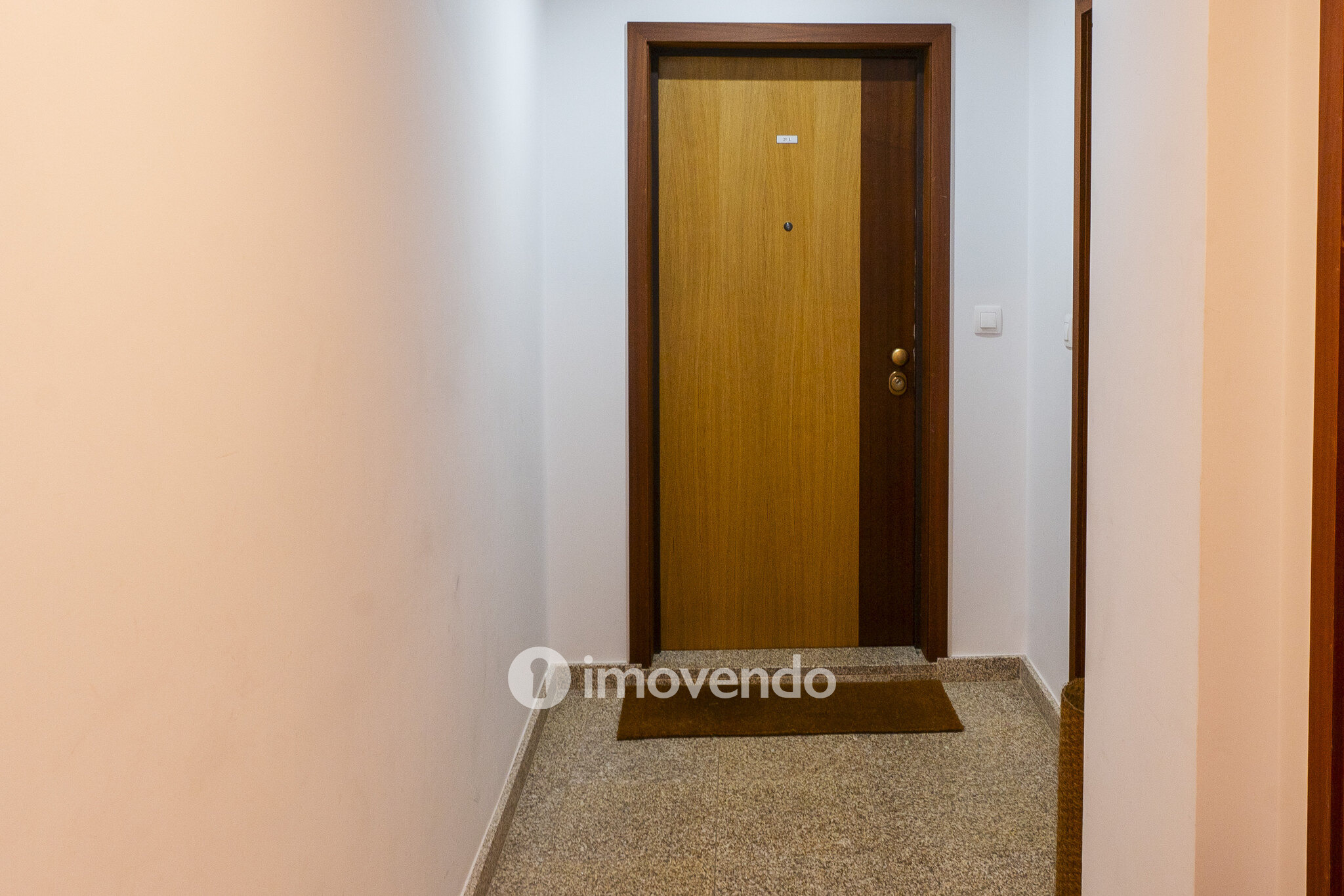 Apartamento T2 totalmente remodelado, no centro do Porto