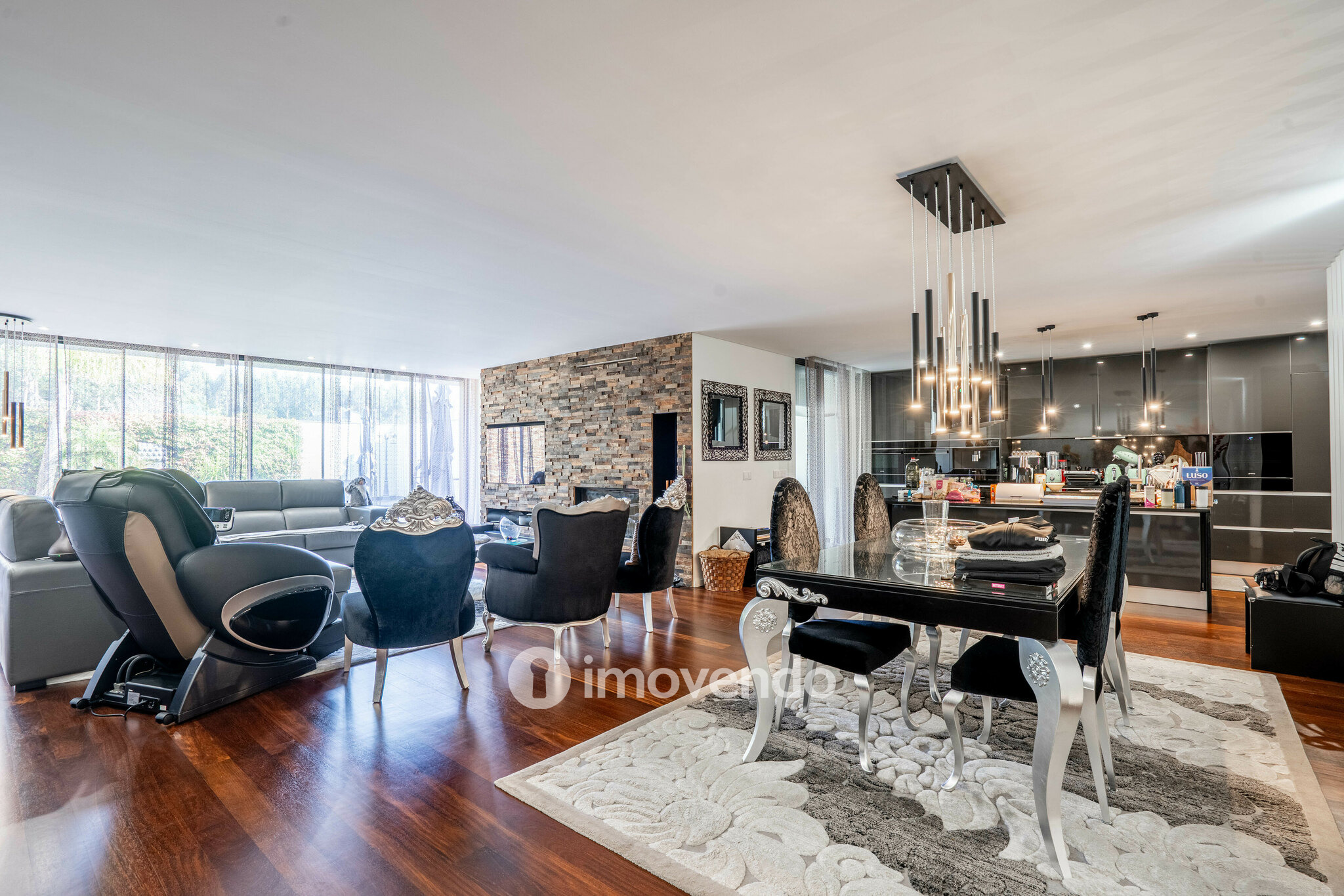 Moradia T4 de luxo, com piscina salinizada e aquecida, na Madalena