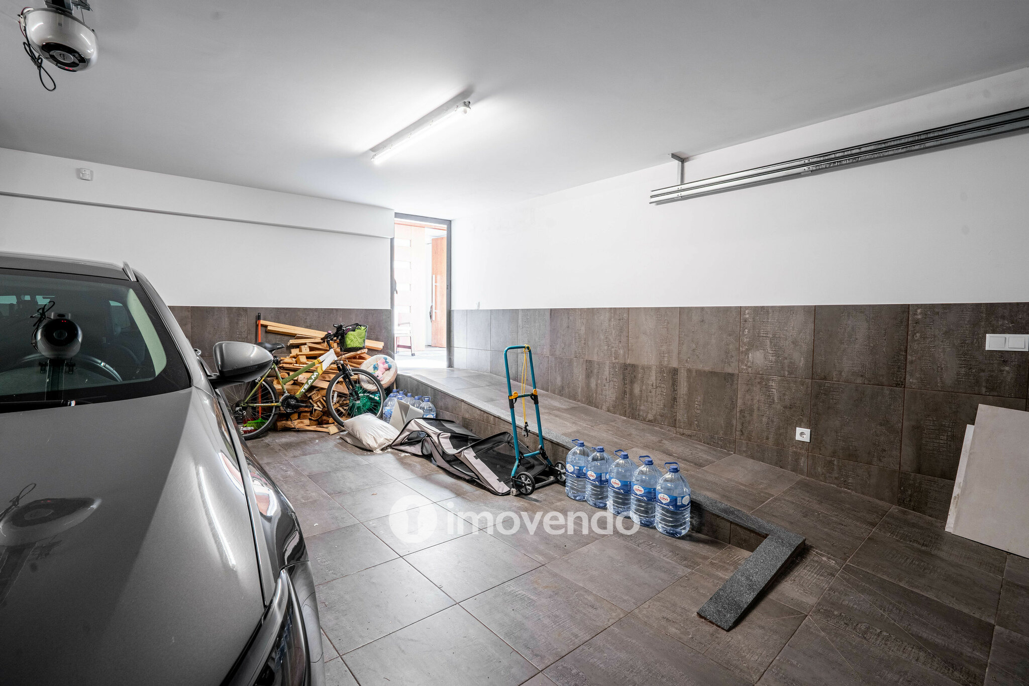 Moradia T4 de luxo, com piscina salinizada e aquecida, na Madalena