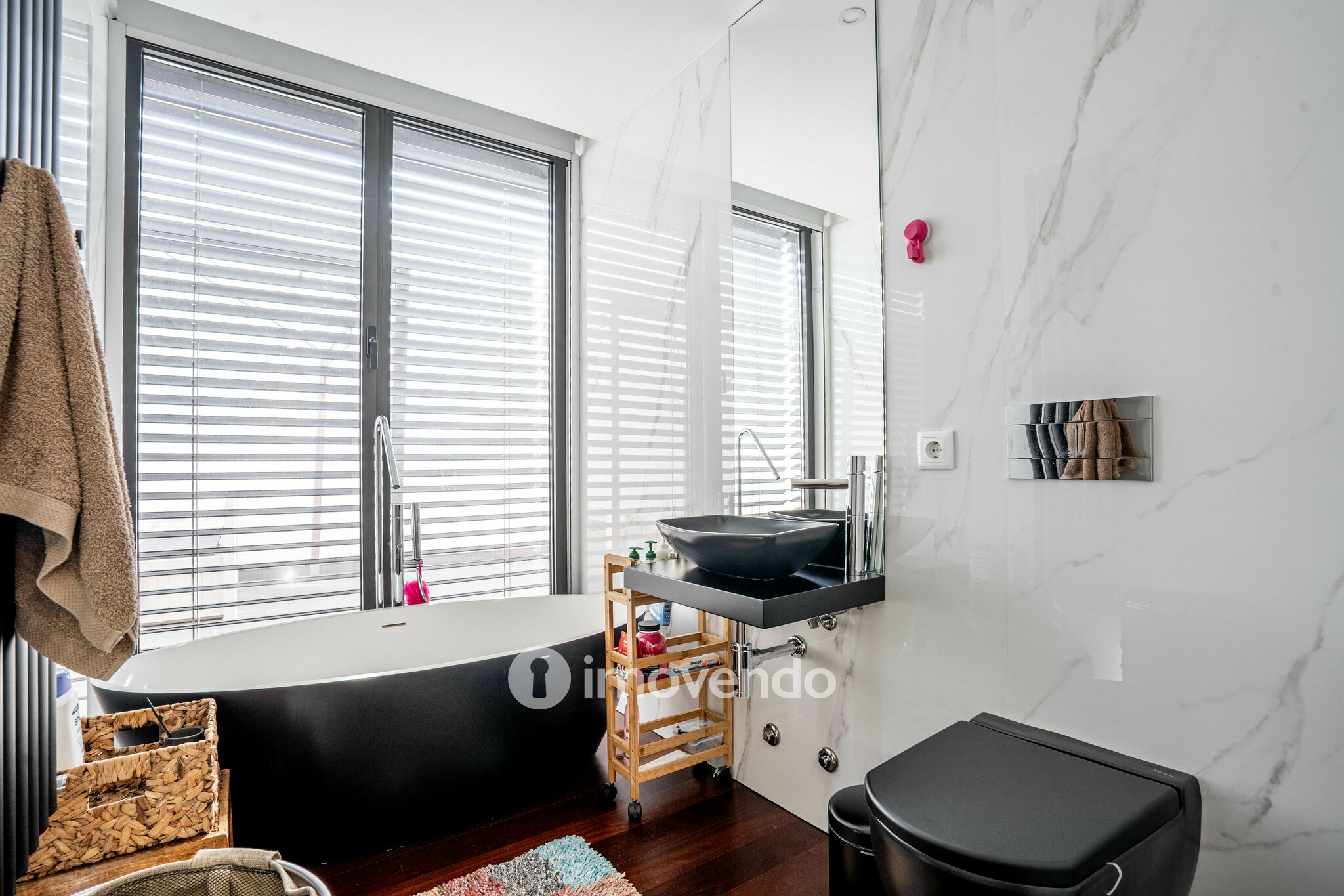 Moradia T4 de luxo, com piscina salinizada e aquecida, na Madalena