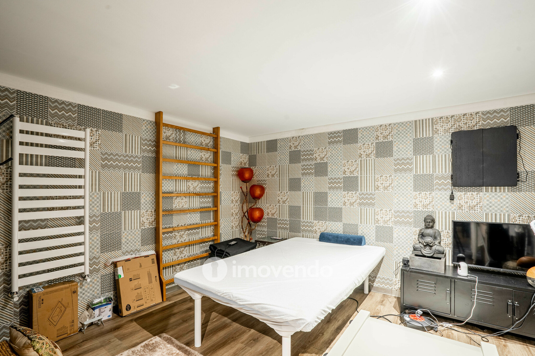 Moradia T4 de luxo, com piscina salinizada e aquecida, na Madalena