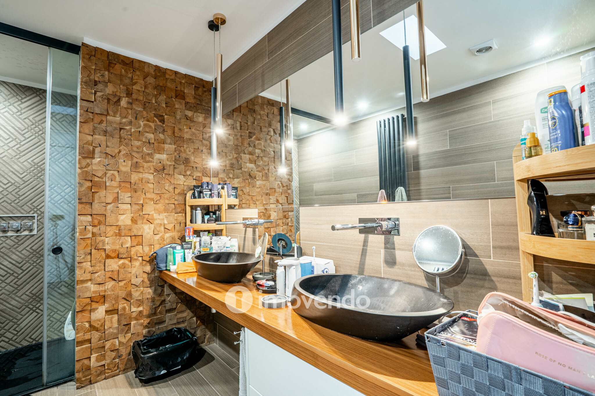 Moradia T4 de luxo, com piscina salinizada e aquecida, na Madalena