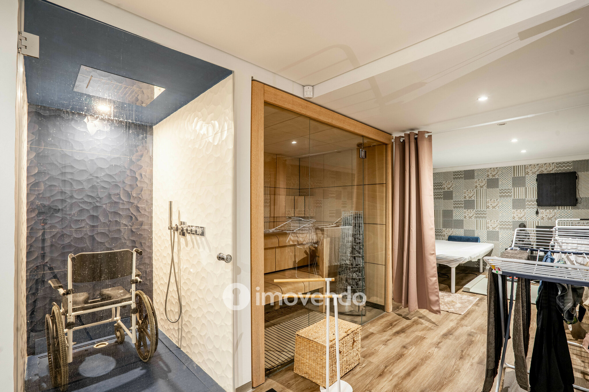 Moradia T4 de luxo, com piscina salinizada e aquecida, na Madalena