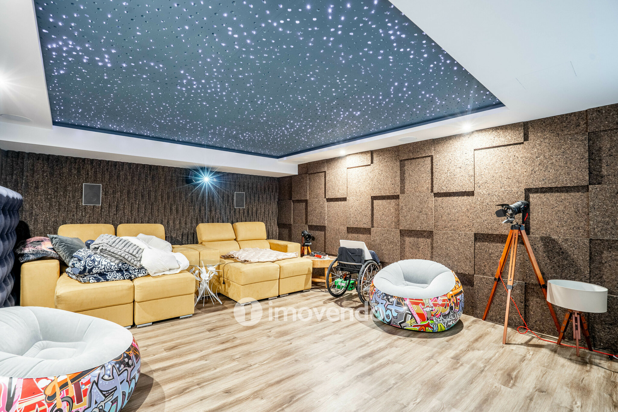 Moradia T4 de luxo, com piscina salinizada e aquecida, na Madalena