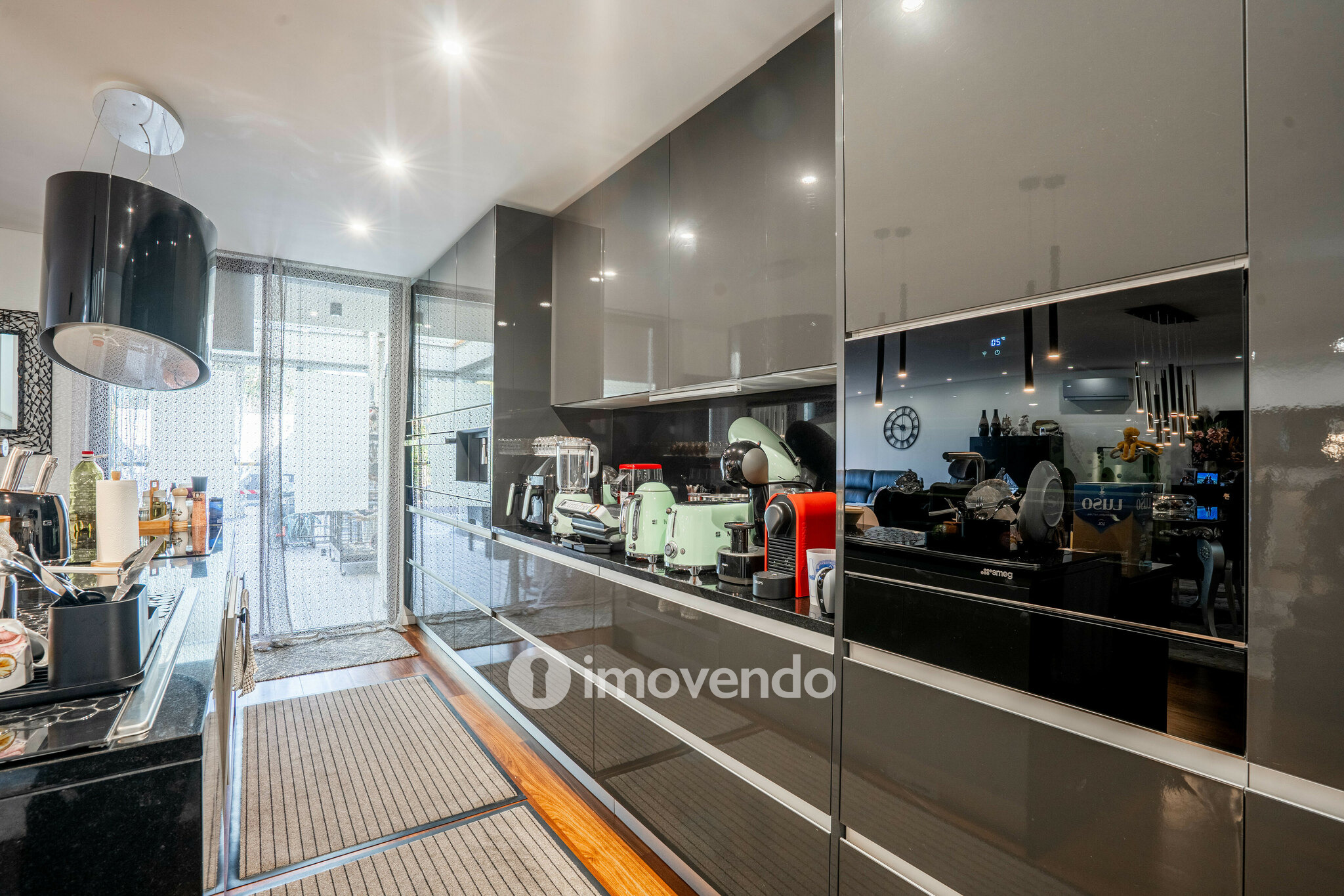 Moradia T4 de luxo, com piscina salinizada e aquecida, na Madalena