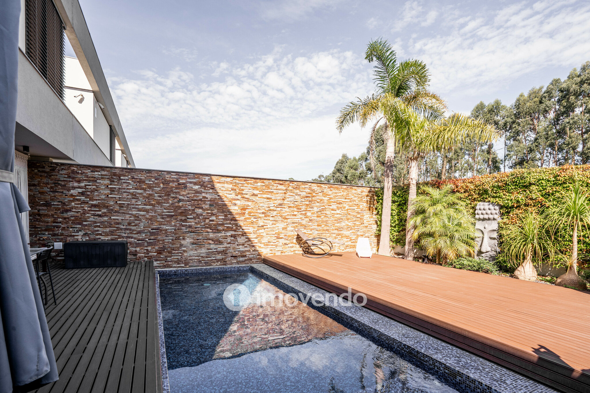 Moradia T4 de luxo, com piscina salinizada e aquecida, na Madalena