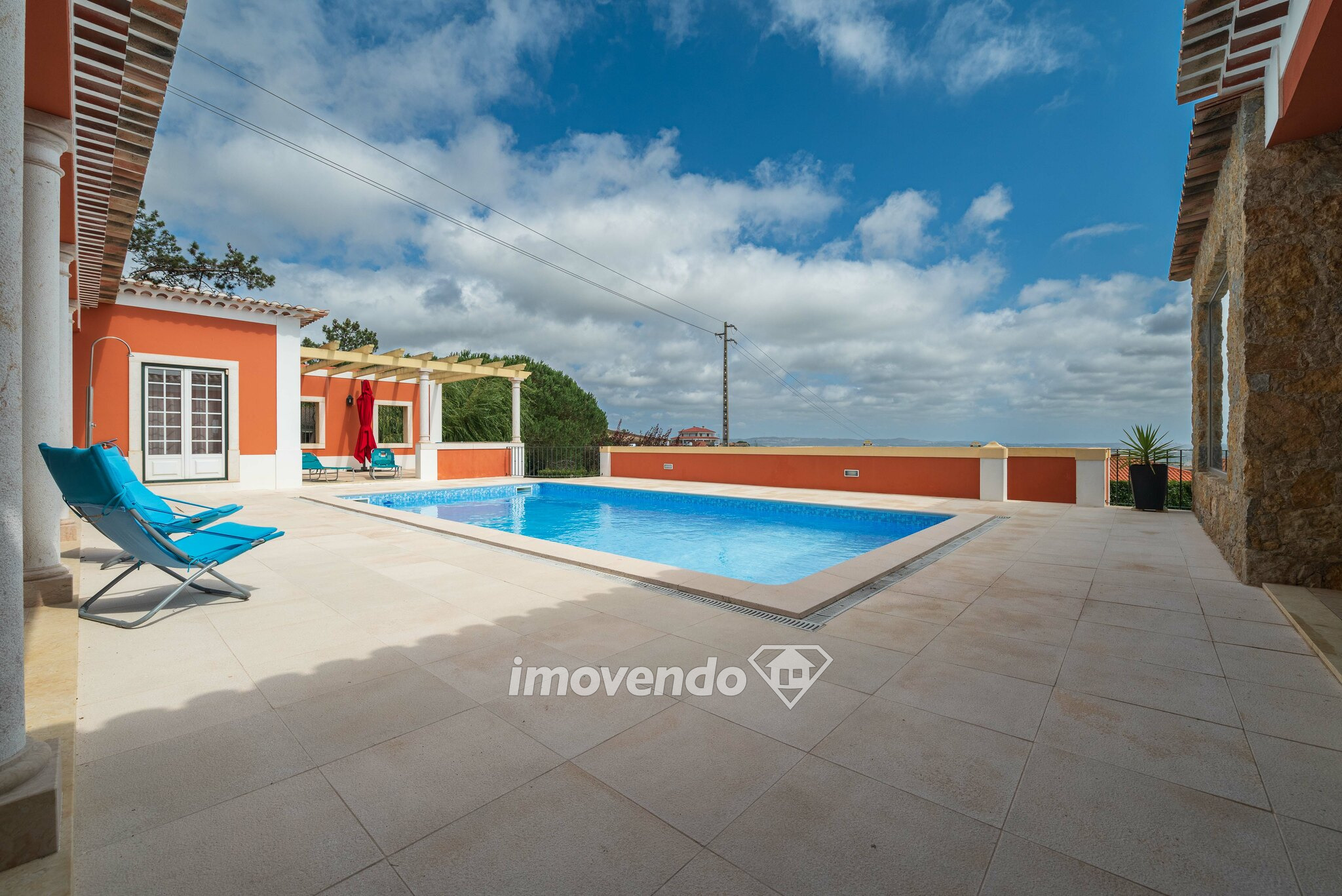 Moradia de luxo T4 exclusiva, com piscina e três garagens, em Mafra