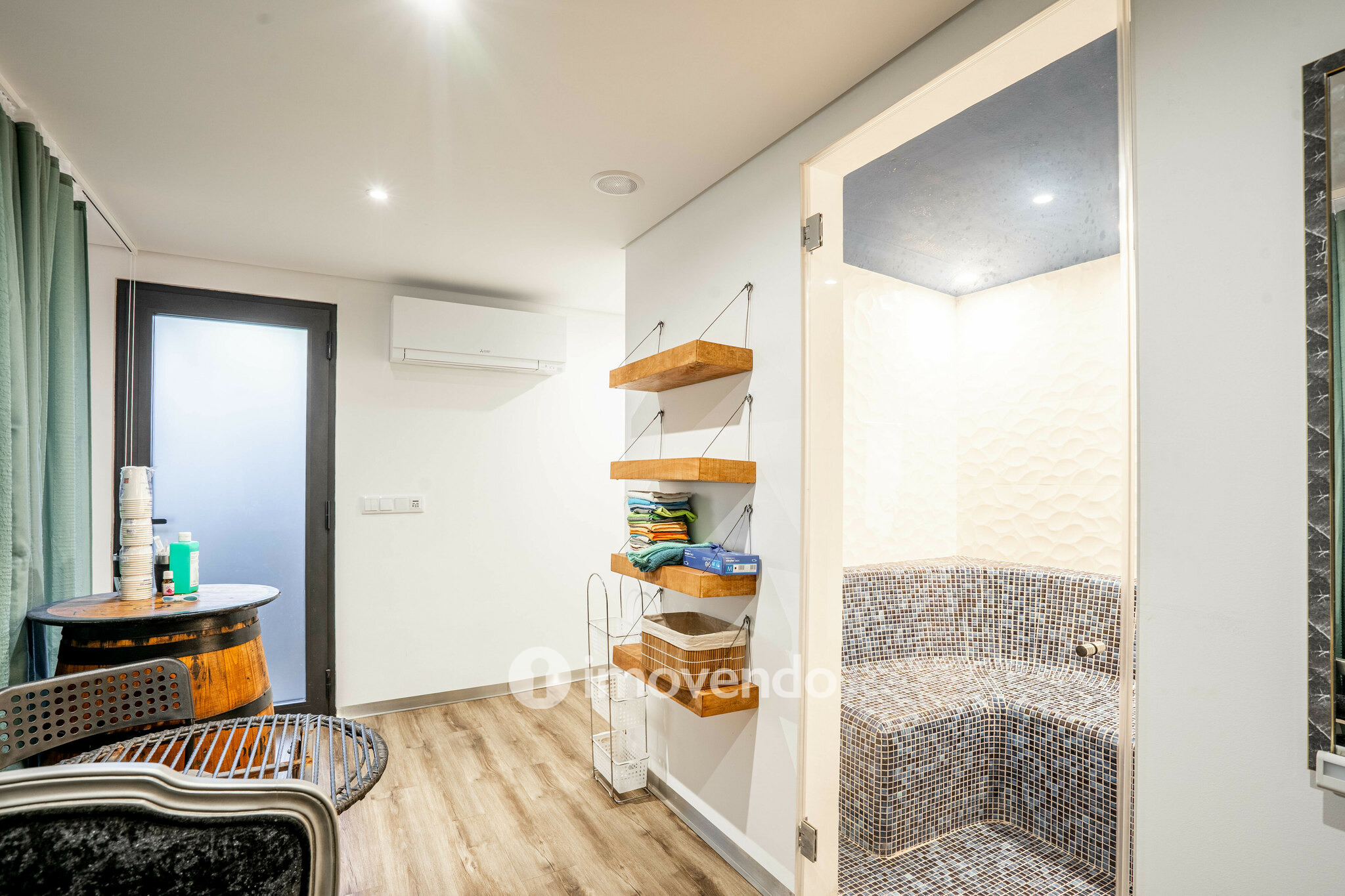 Moradia T4 de luxo, com piscina salinizada e aquecida, na Madalena