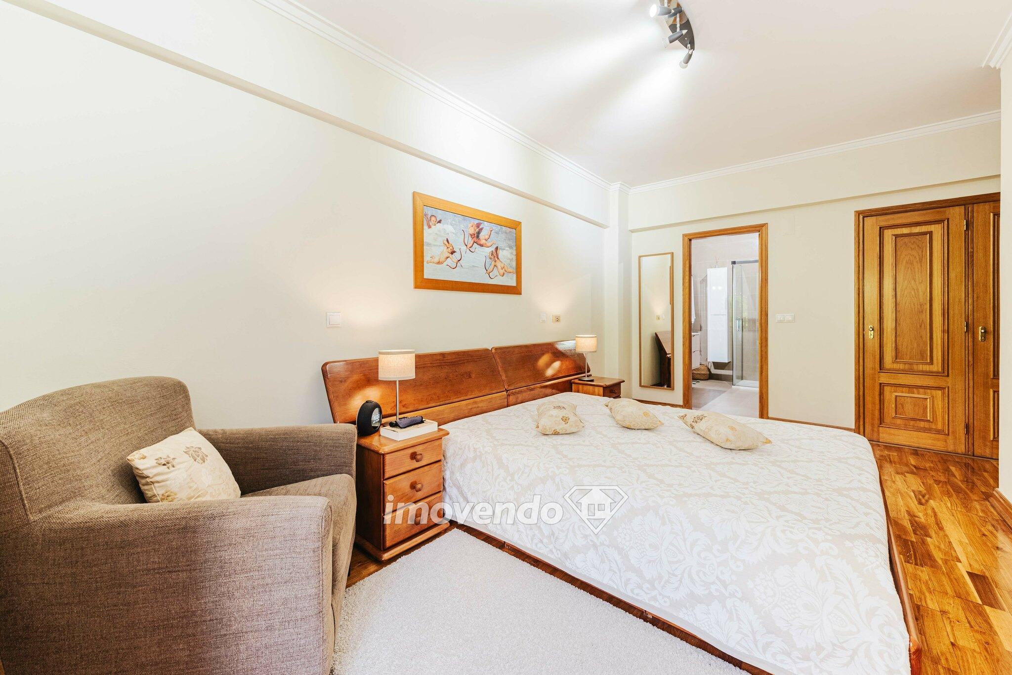 Apartamento T3 exclusivo, com estacionamento, na Quinta do Lambert