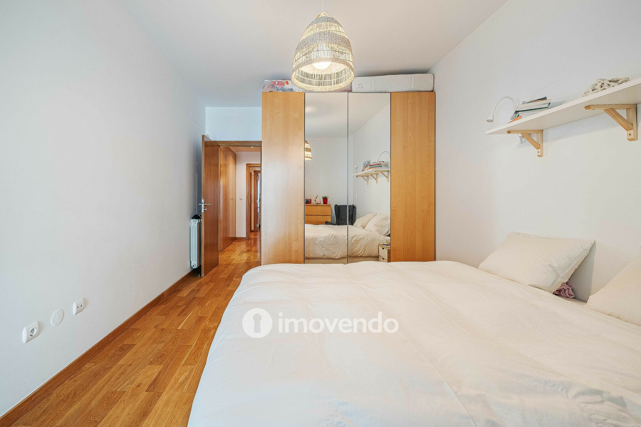 Apartamento T2 exclusivo, com estacionamento, no Parque das Nações