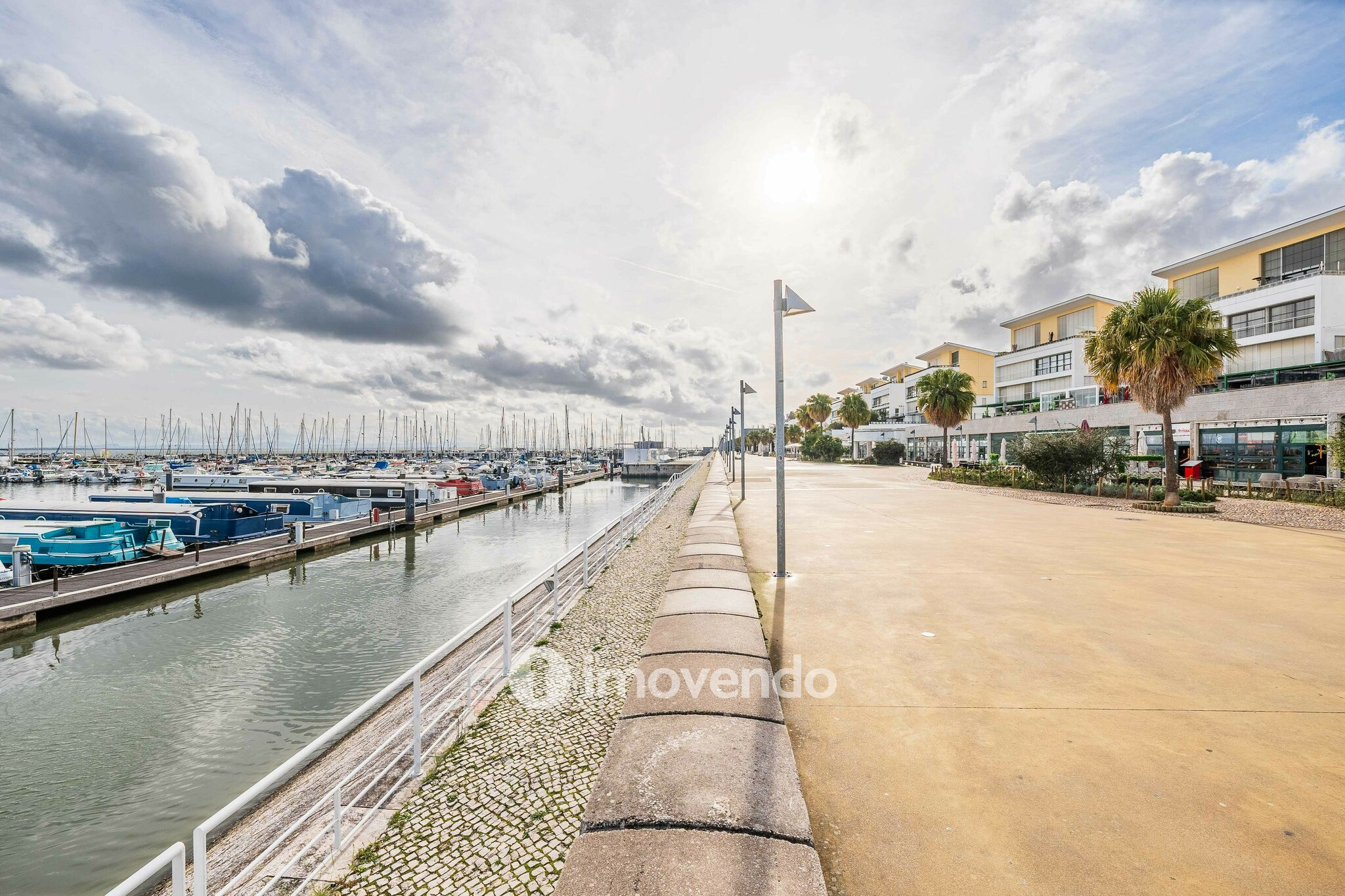 Apartamento T2 exclusivo, com estacionamento, no Parque das Nações