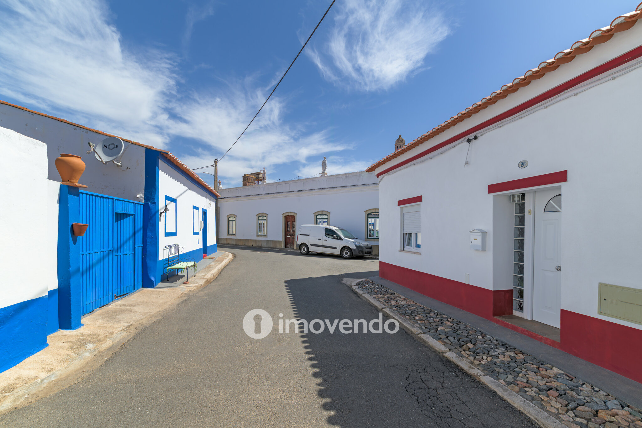 Moradia T3 com cozinha equipada, no centro da paisagem Alentejana