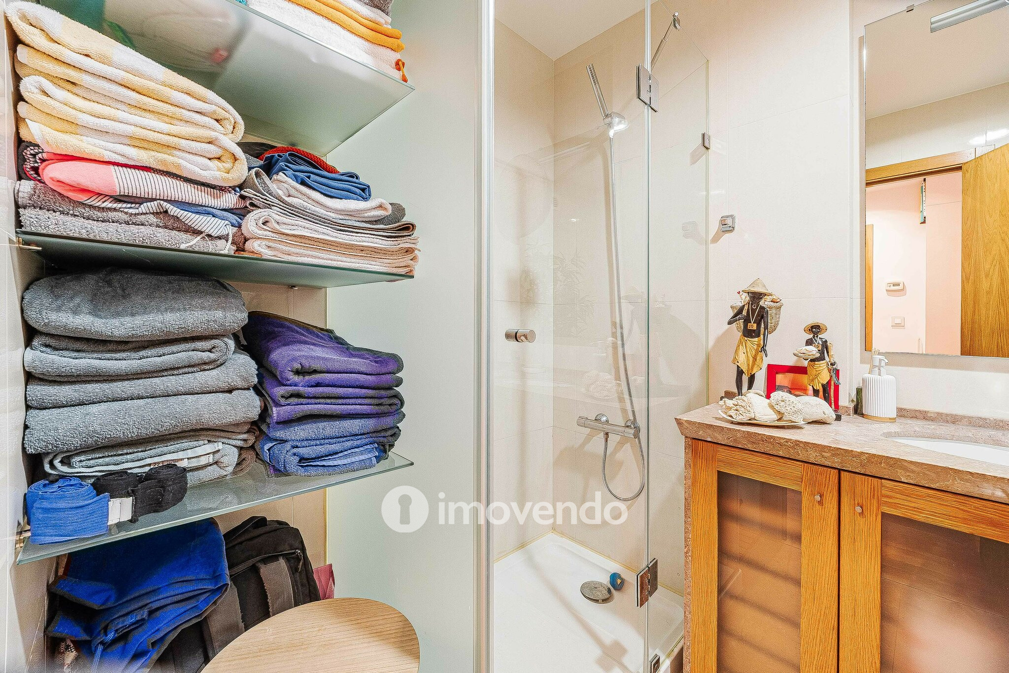 Apartamento T2 exclusivo, com estacionamento, no Parque das Nações